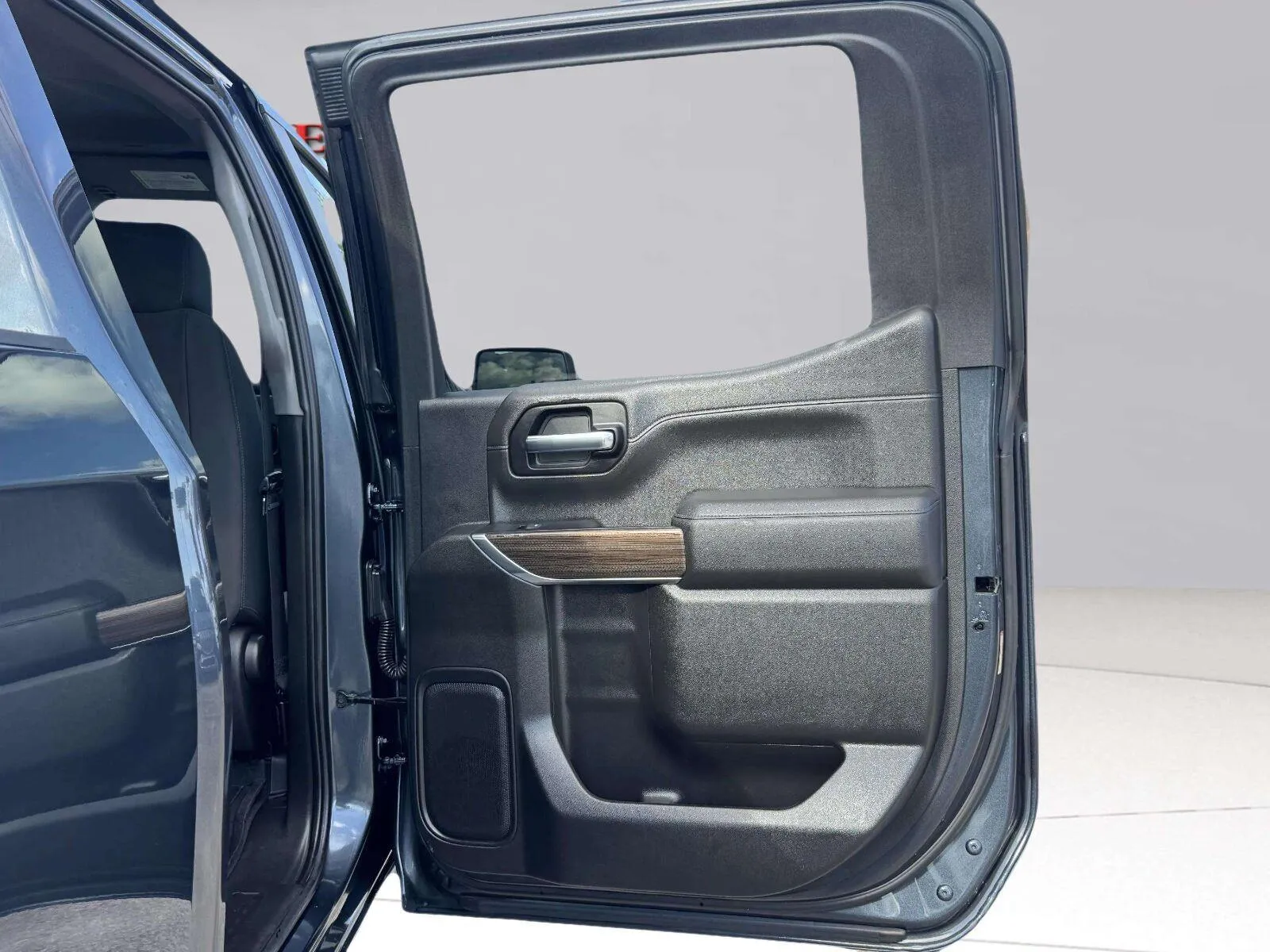 Chevrolet Silverado photo 34