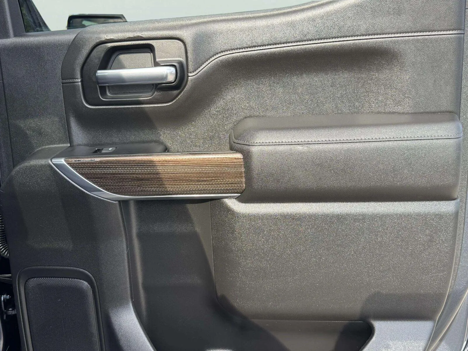 Chevrolet Silverado photo 35