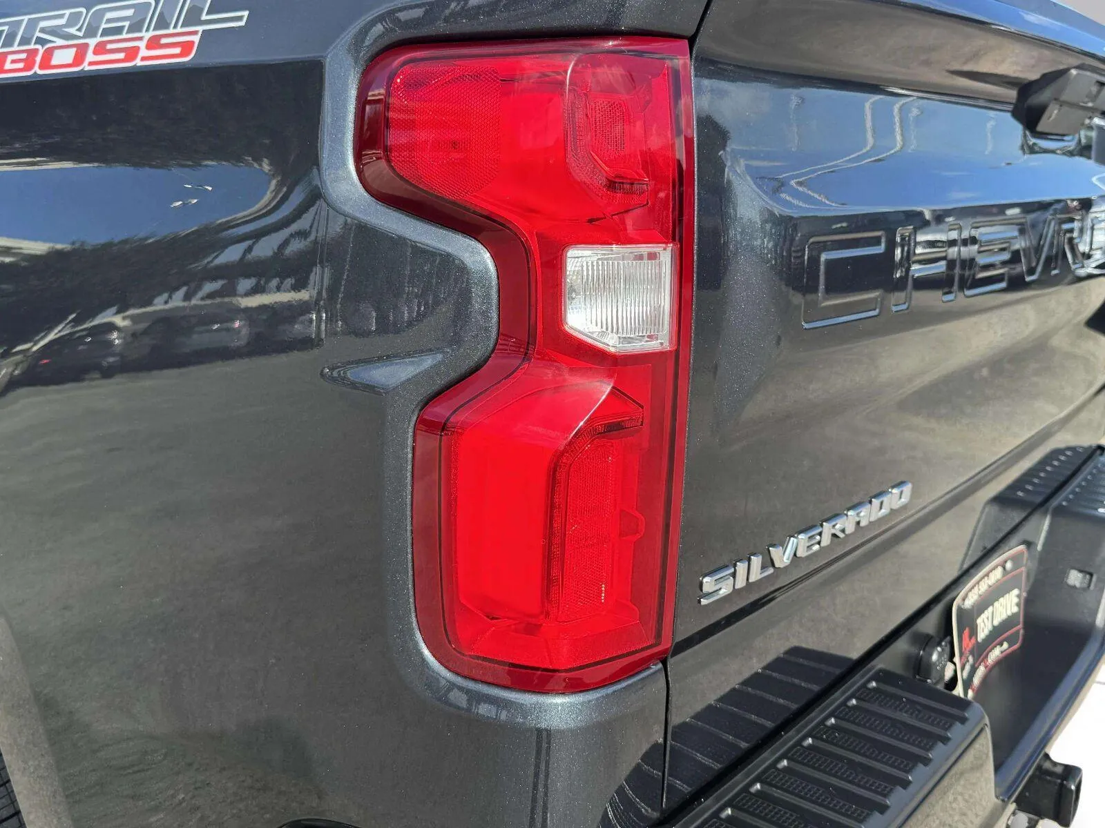 Chevrolet Silverado photo 14