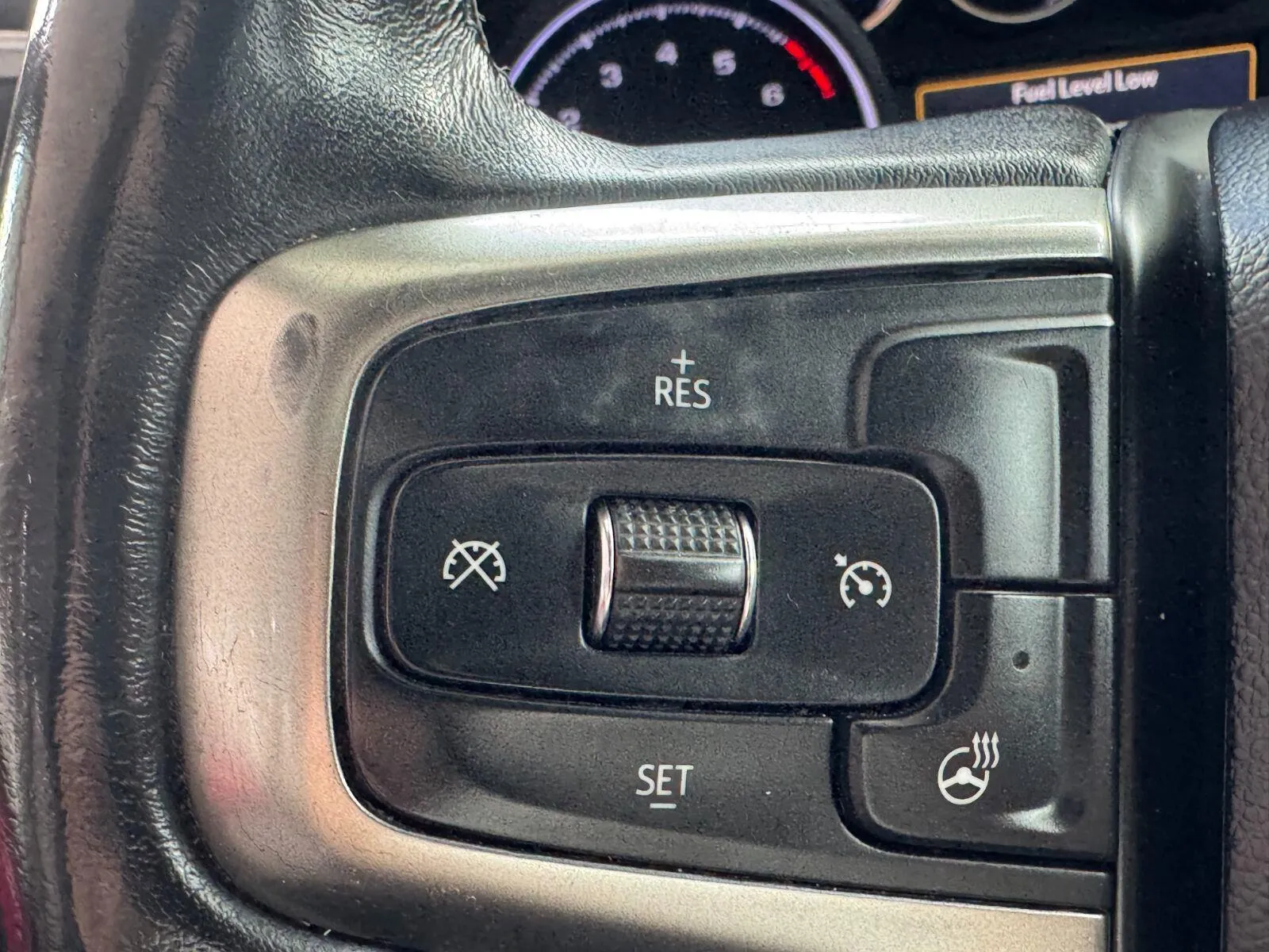 Chevrolet Silverado photo 23