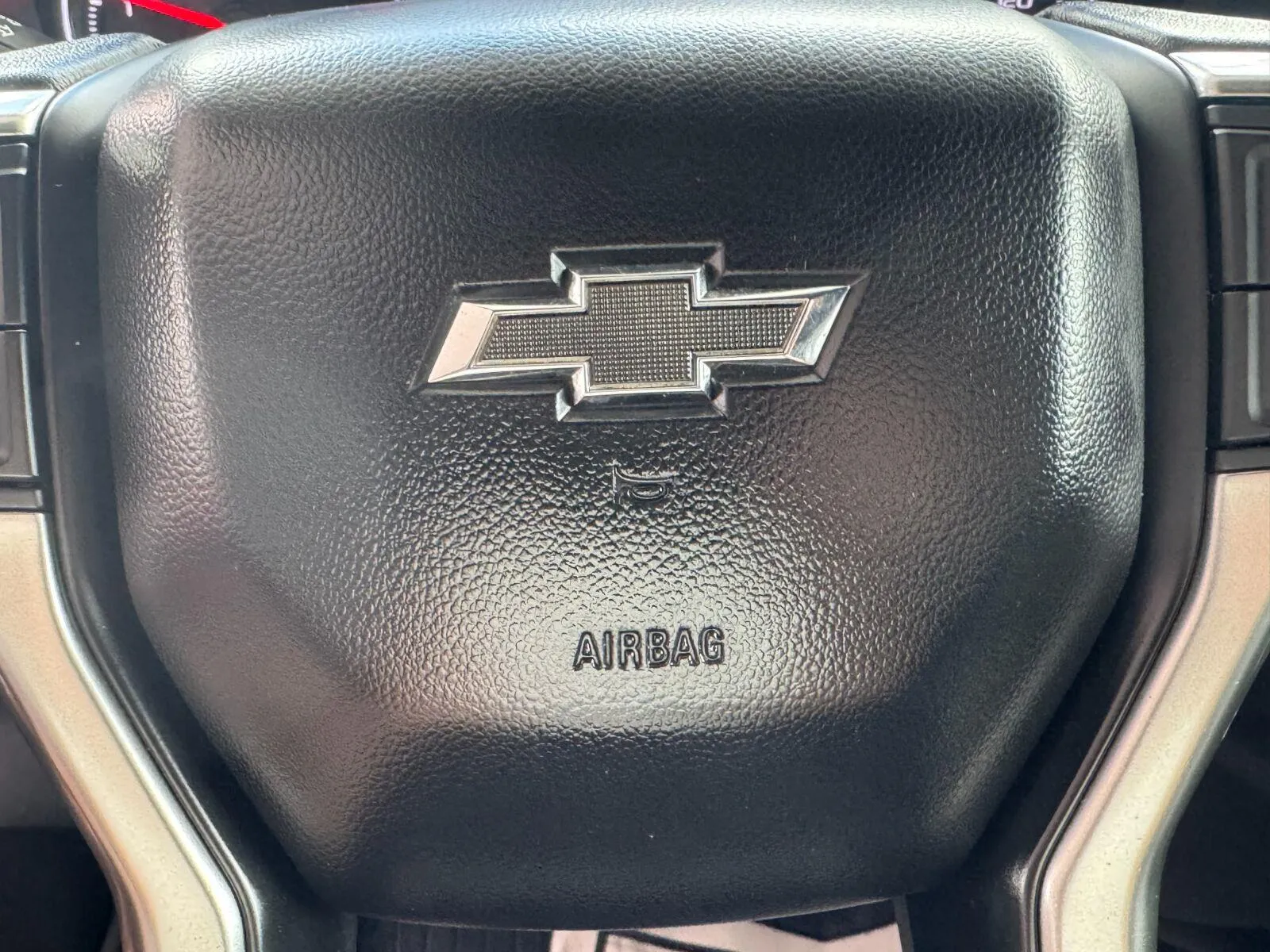 Chevrolet Silverado photo 24