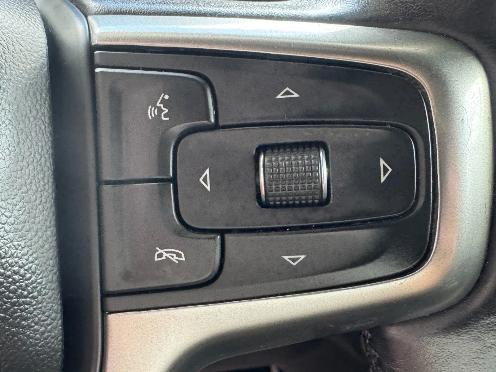 Chevrolet Silverado photo 25