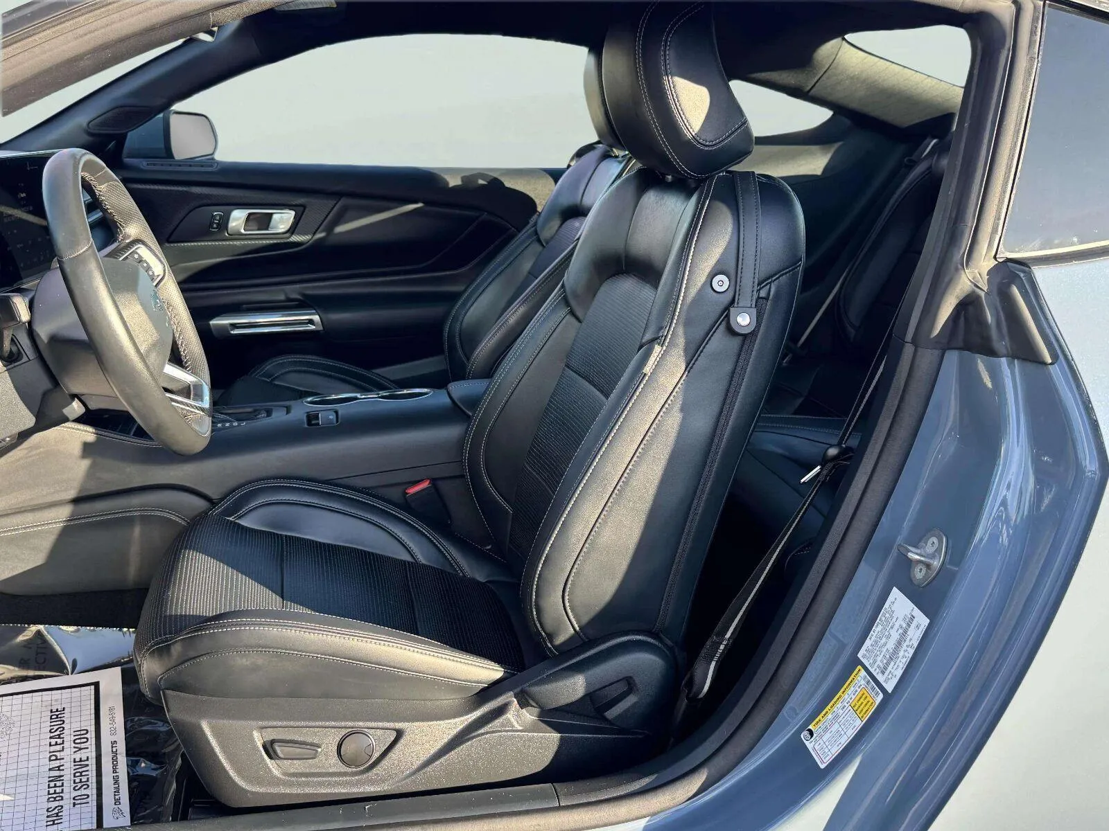 Ford Mustang photo 16