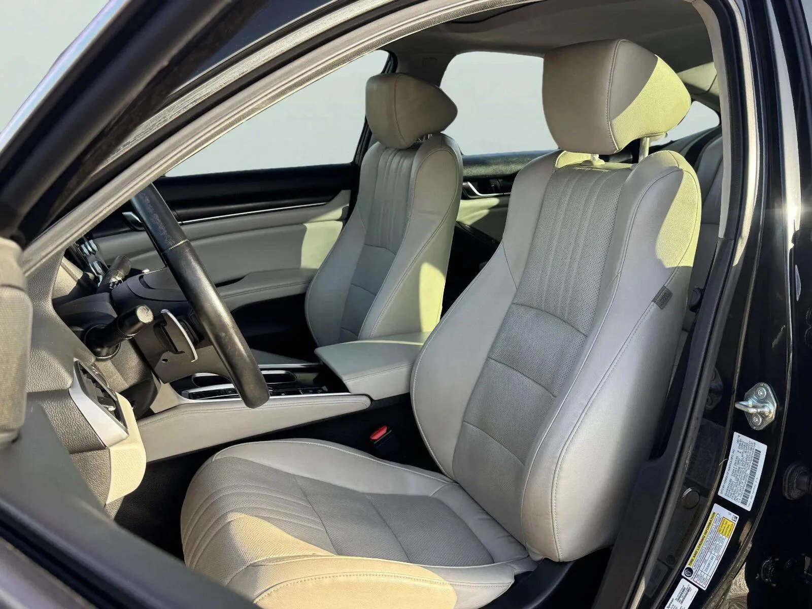 Honda Accord photo 8
