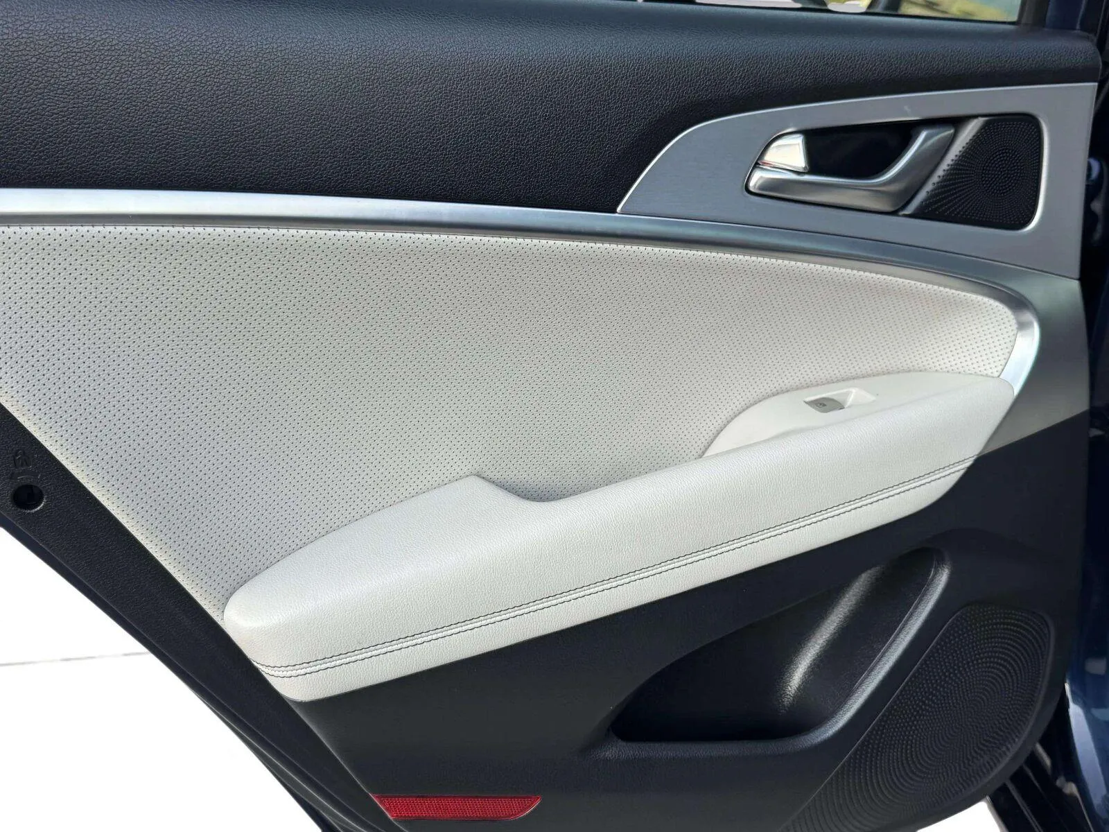 Genesis G70 photo 25