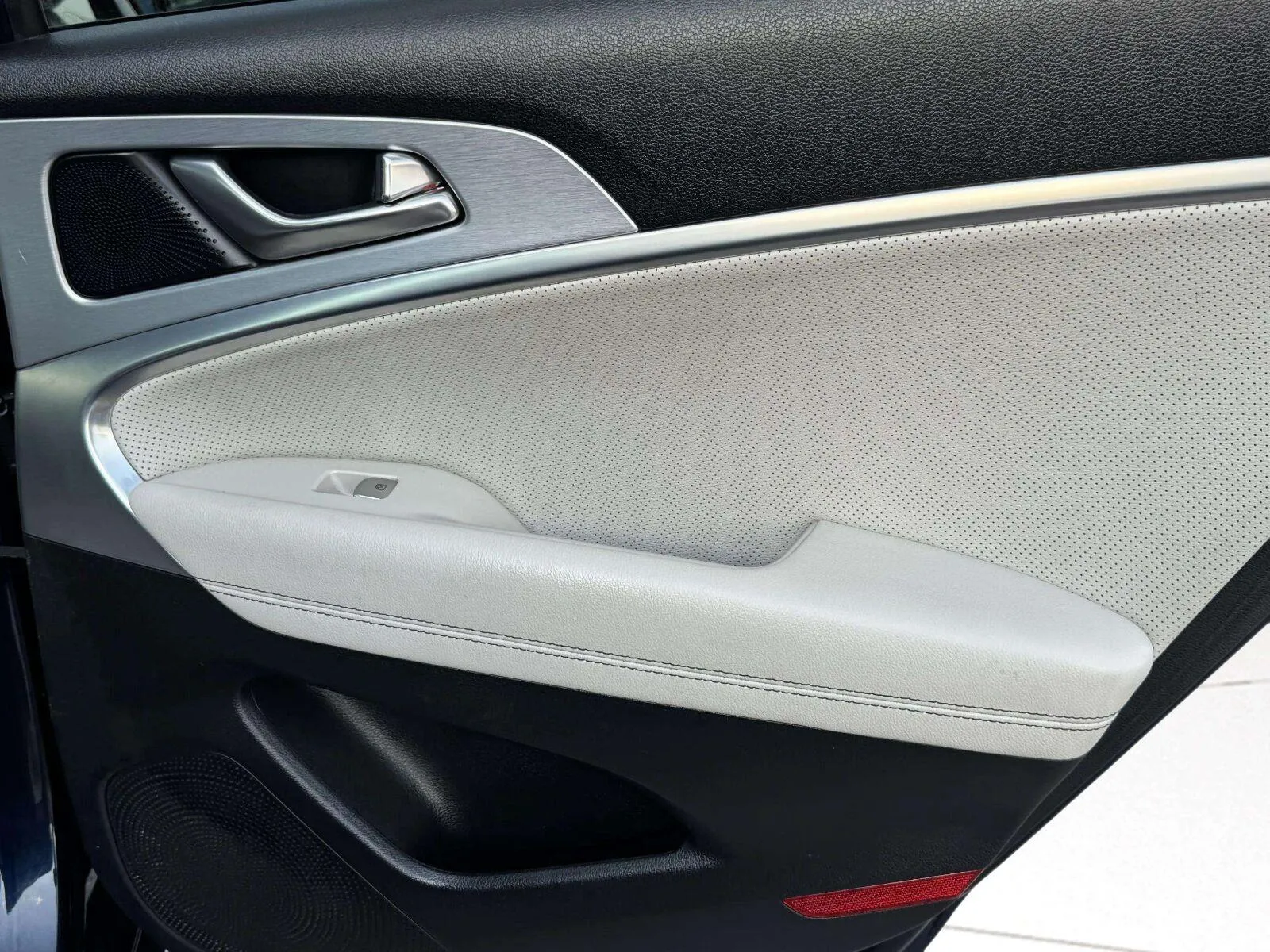 Genesis G70 photo 29