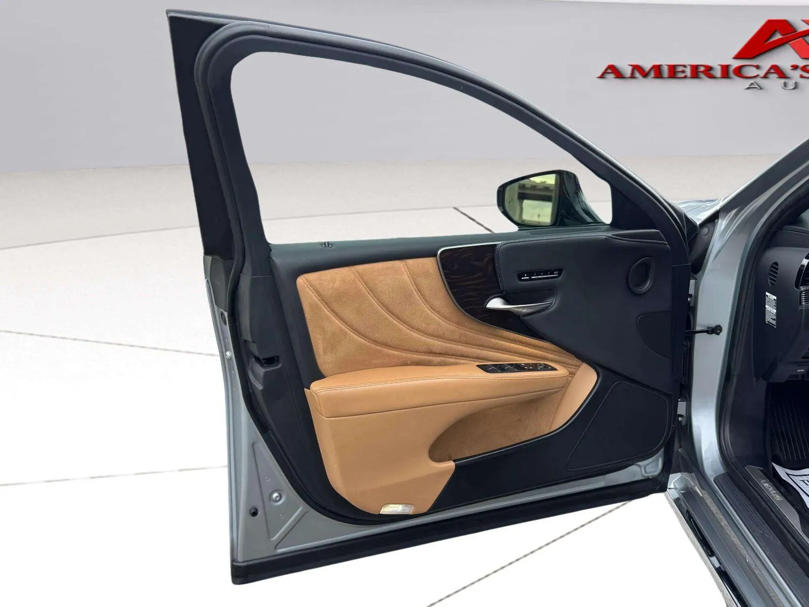 Lexus LS photo 17