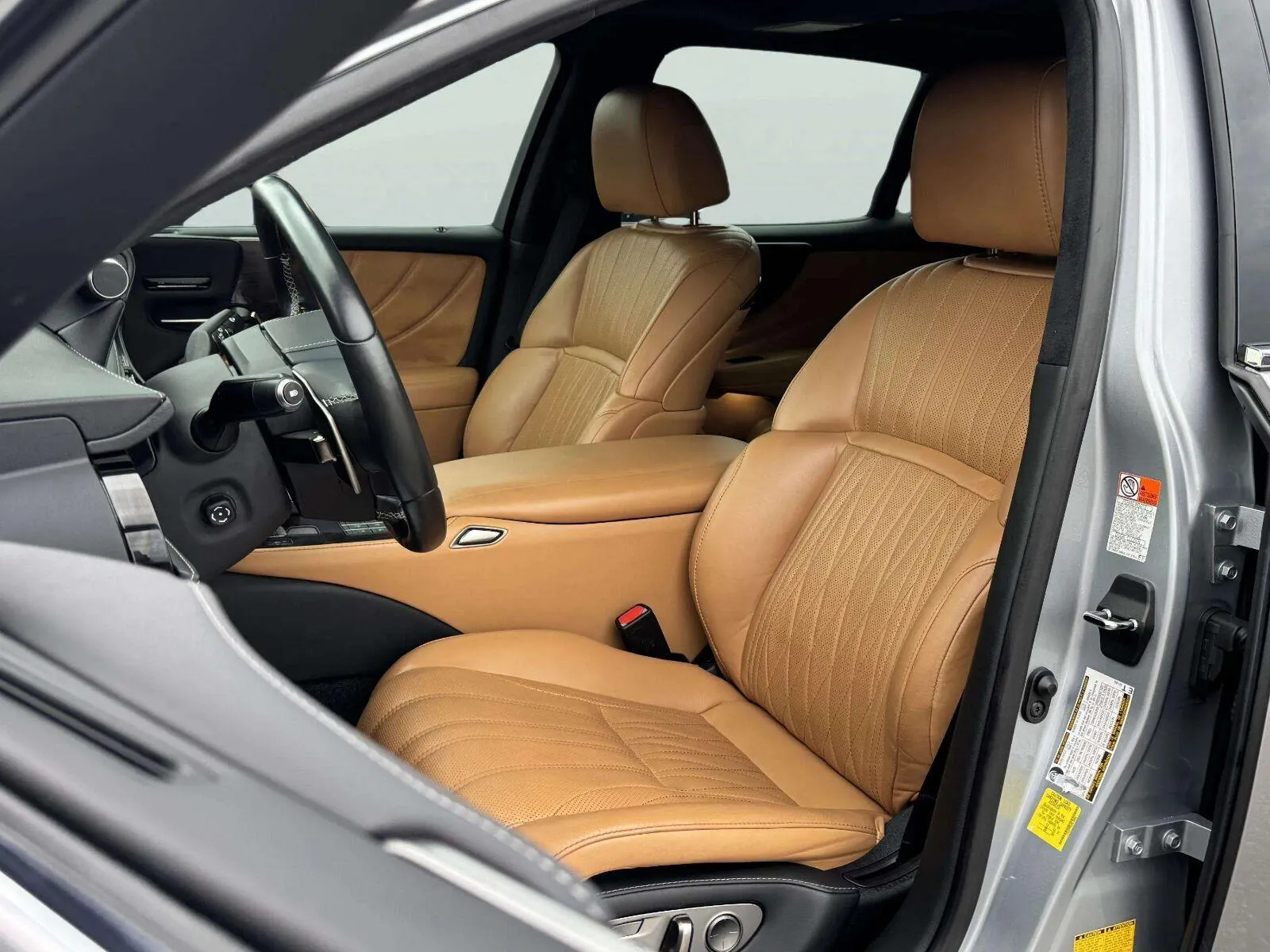 Lexus LS photo 19