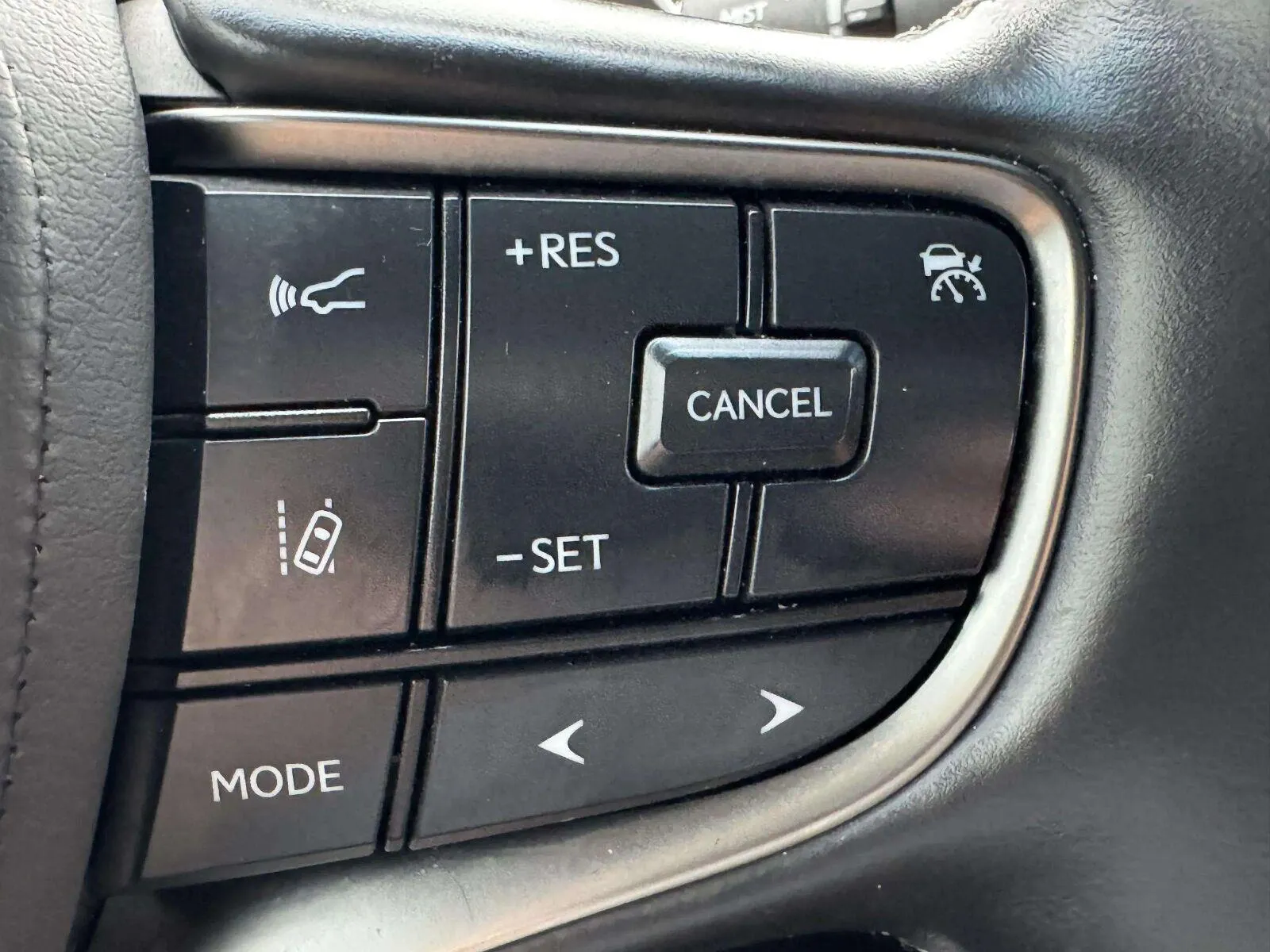 Lexus LS photo 25