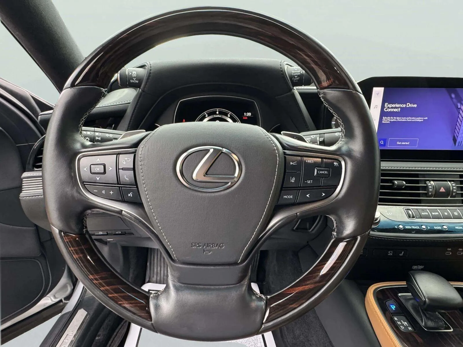 Lexus LS photo 26