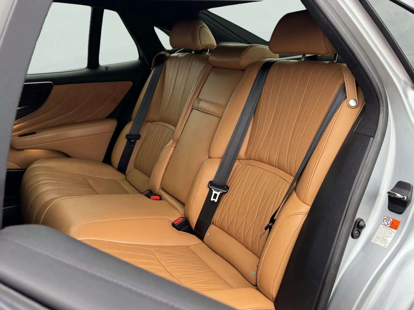 Lexus LS photo 32