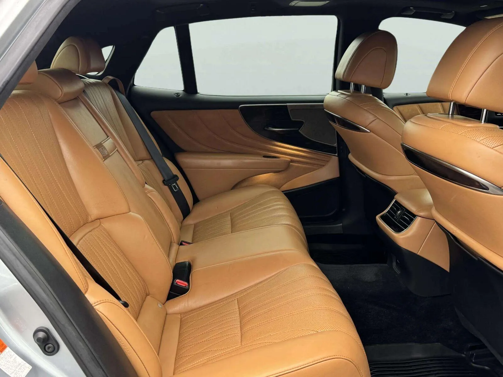 Lexus LS photo 33