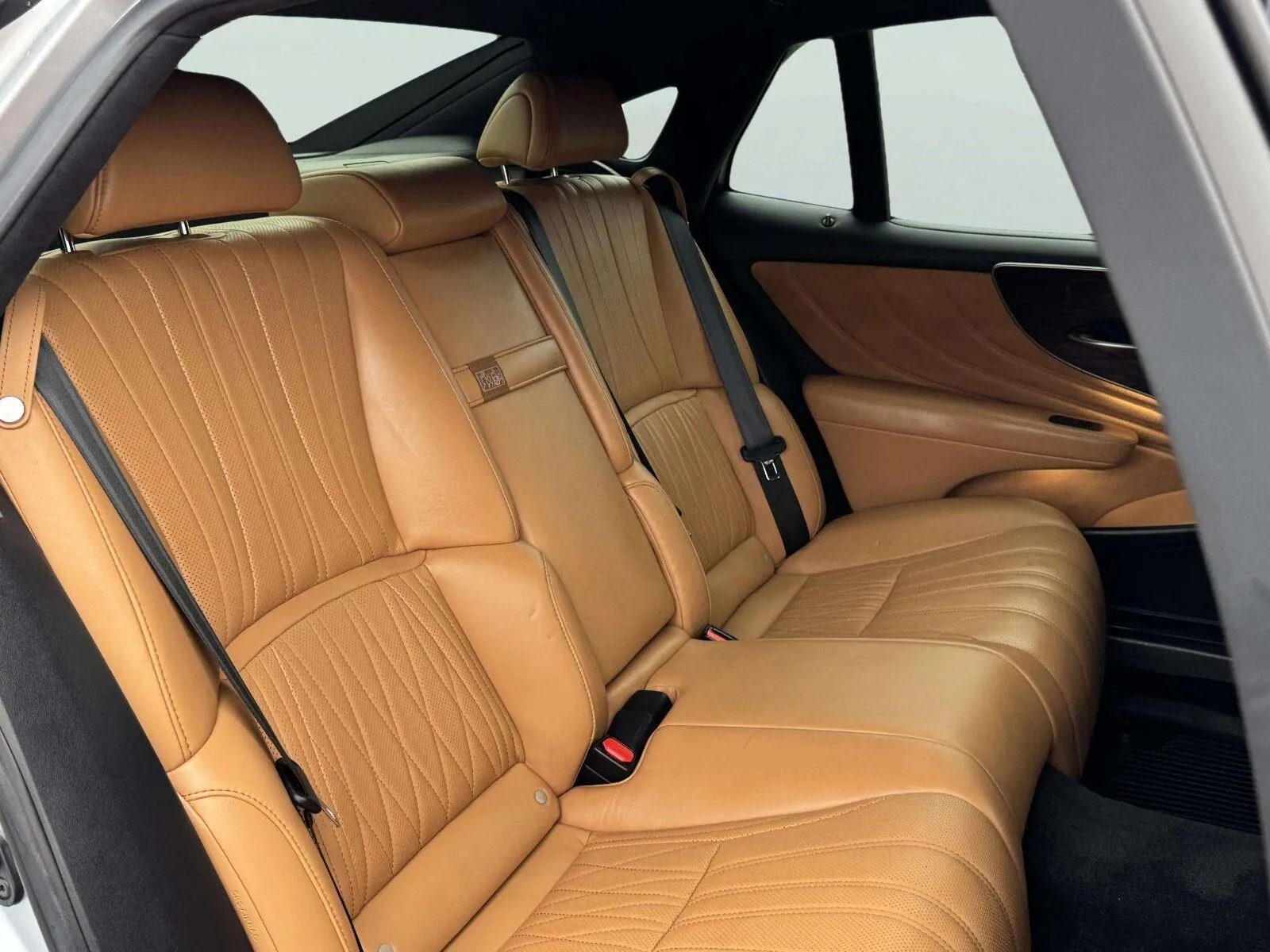 Lexus LS photo 36