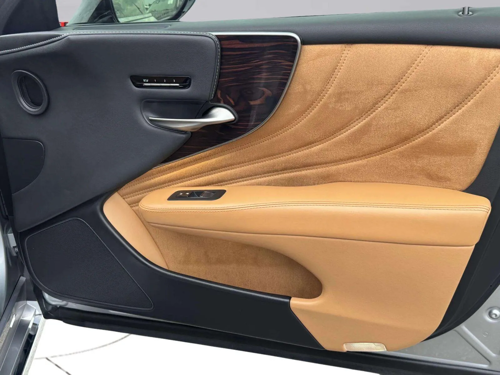 Lexus LS photo 42