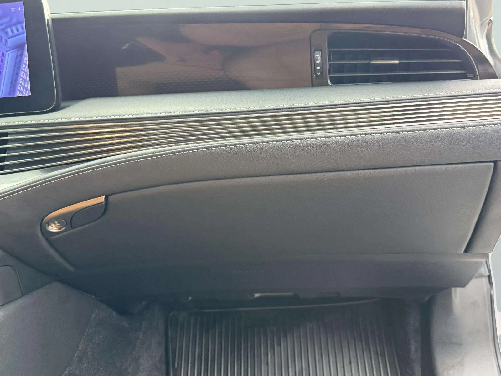 Lexus LS photo 44