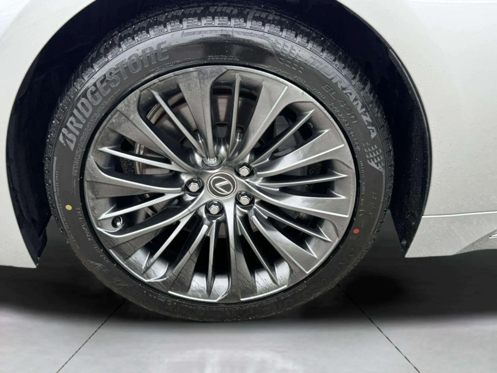 Lexus LS photo 46