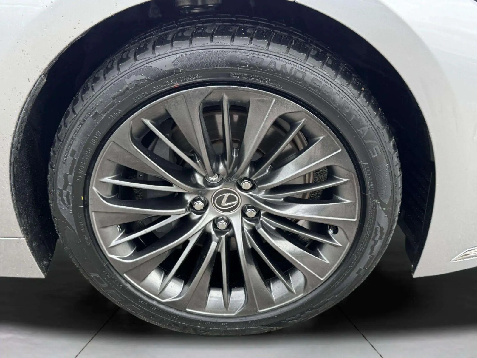 Lexus LS photo 49