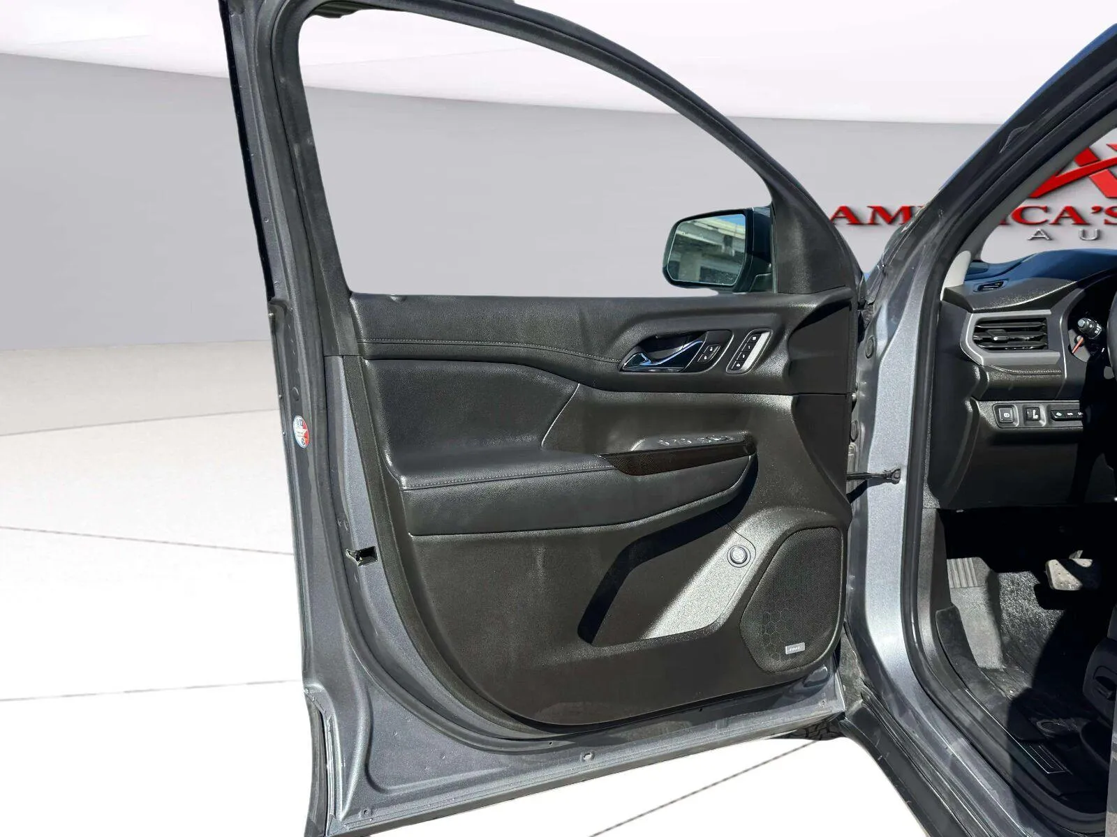 GMC Acadia photo 10