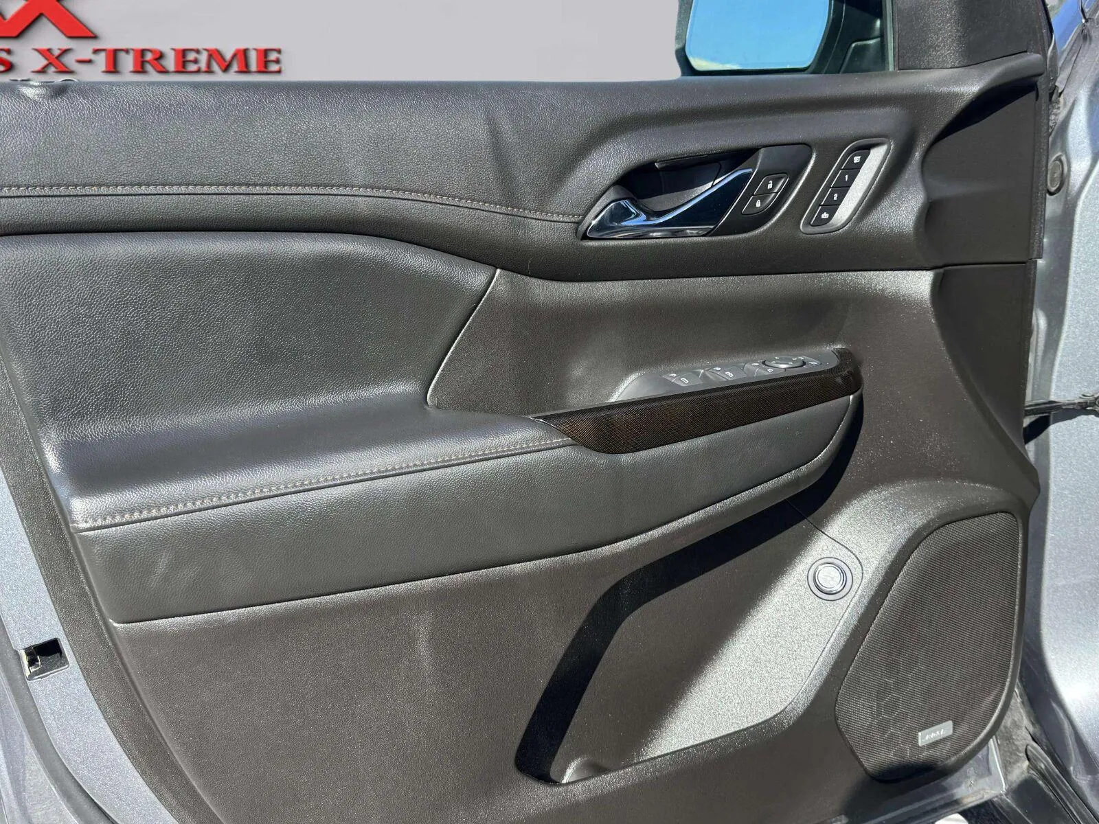 GMC Acadia photo 11