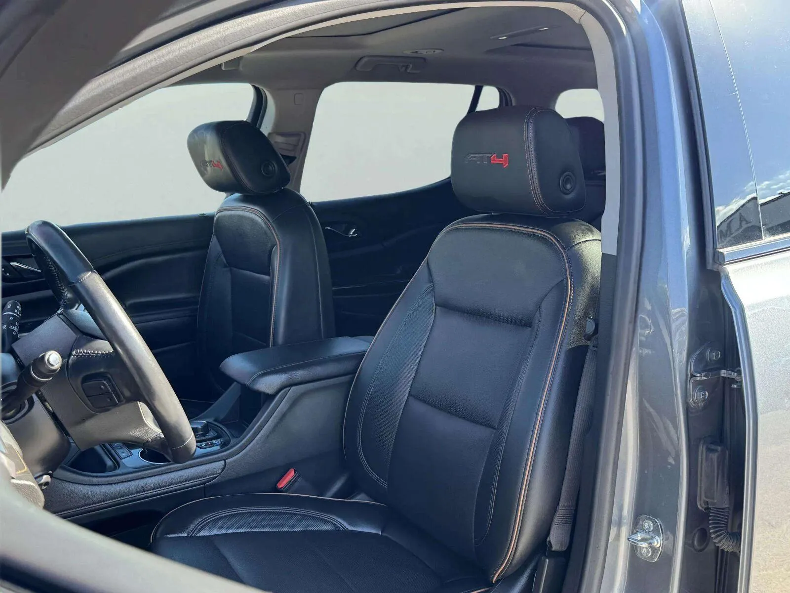 GMC Acadia photo 12
