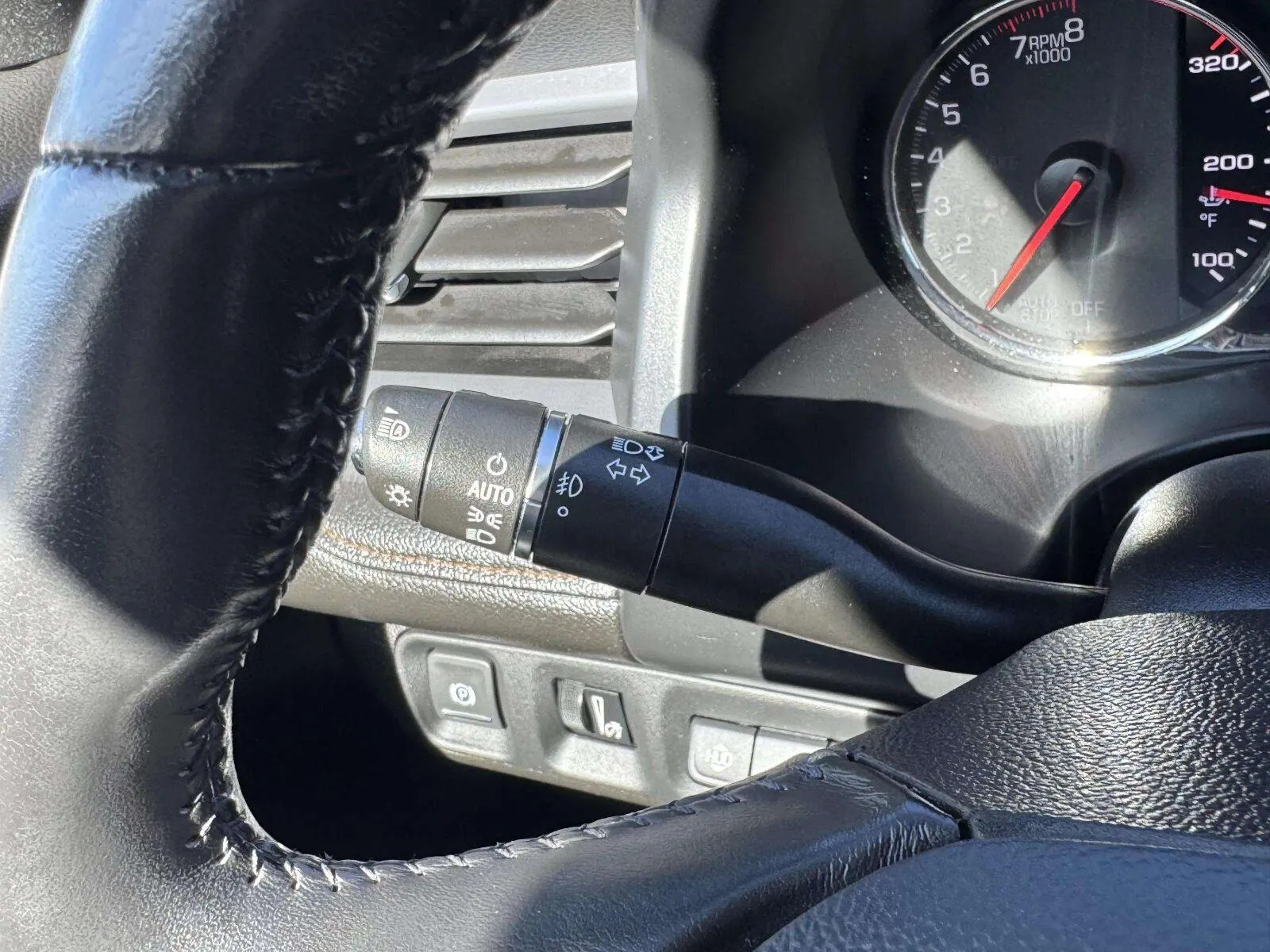 GMC Acadia photo 14