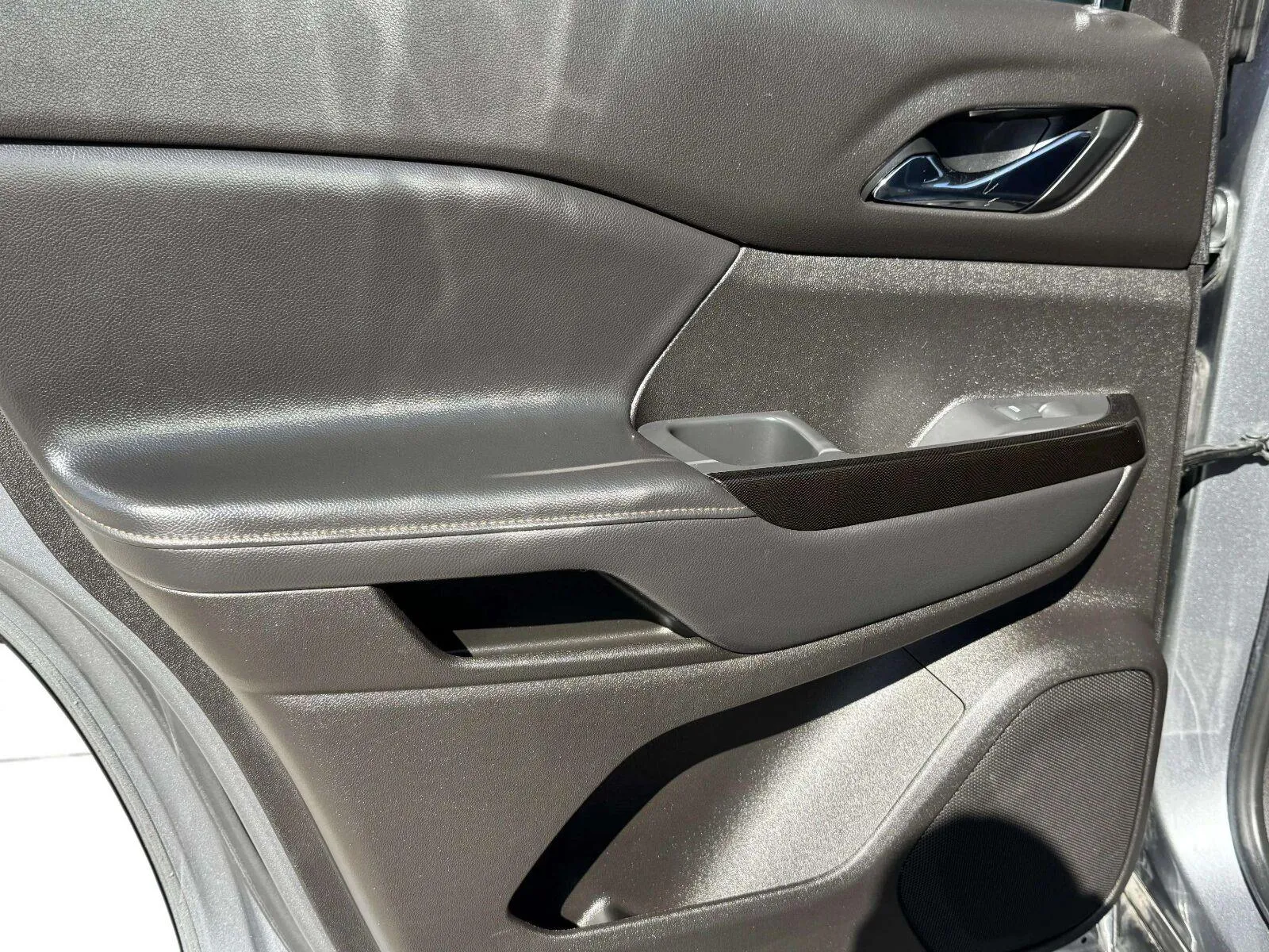 GMC Acadia photo 24