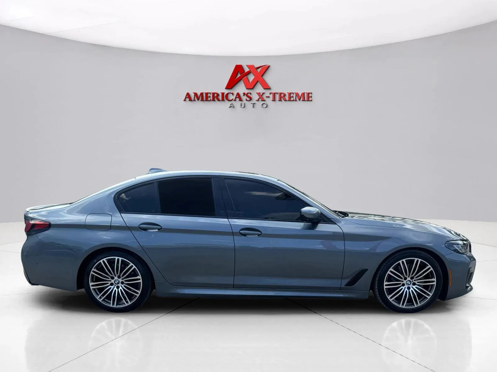 BMW 5 Series photo 7