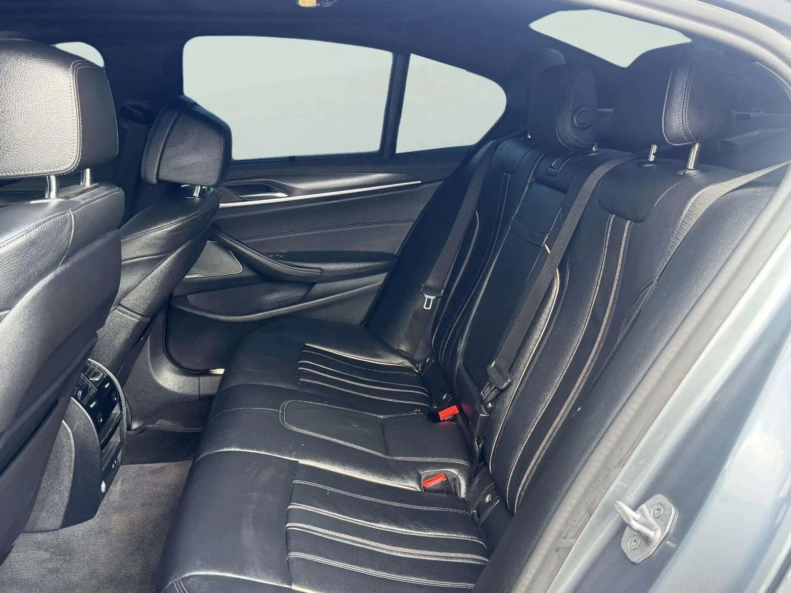 BMW 5 Series photo 28