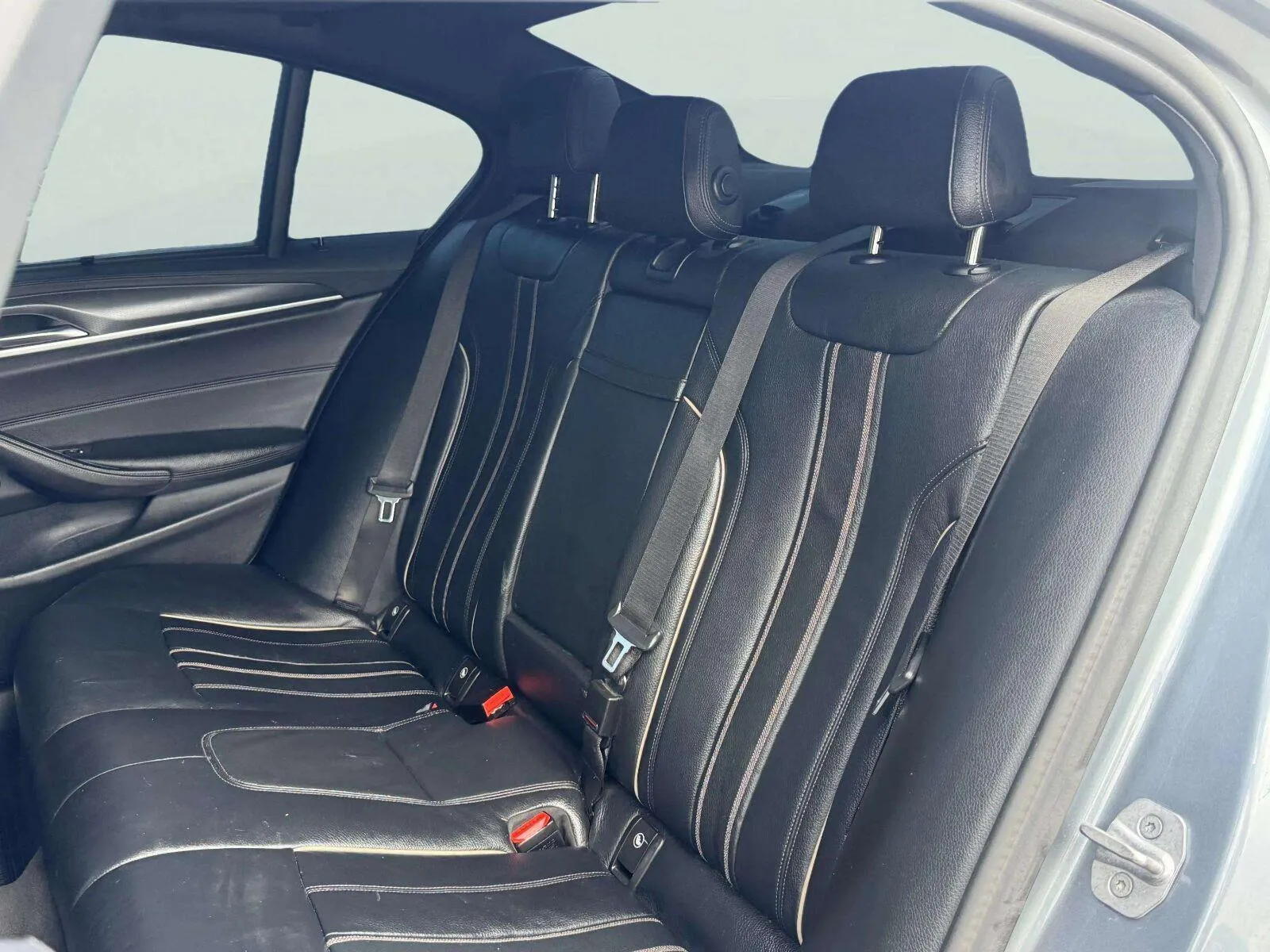 BMW 5 Series photo 31