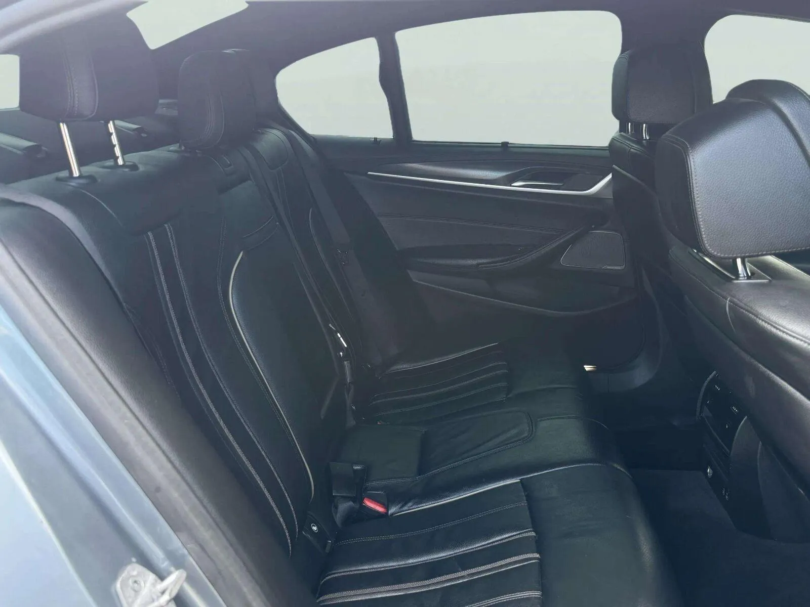 BMW 5 Series photo 32