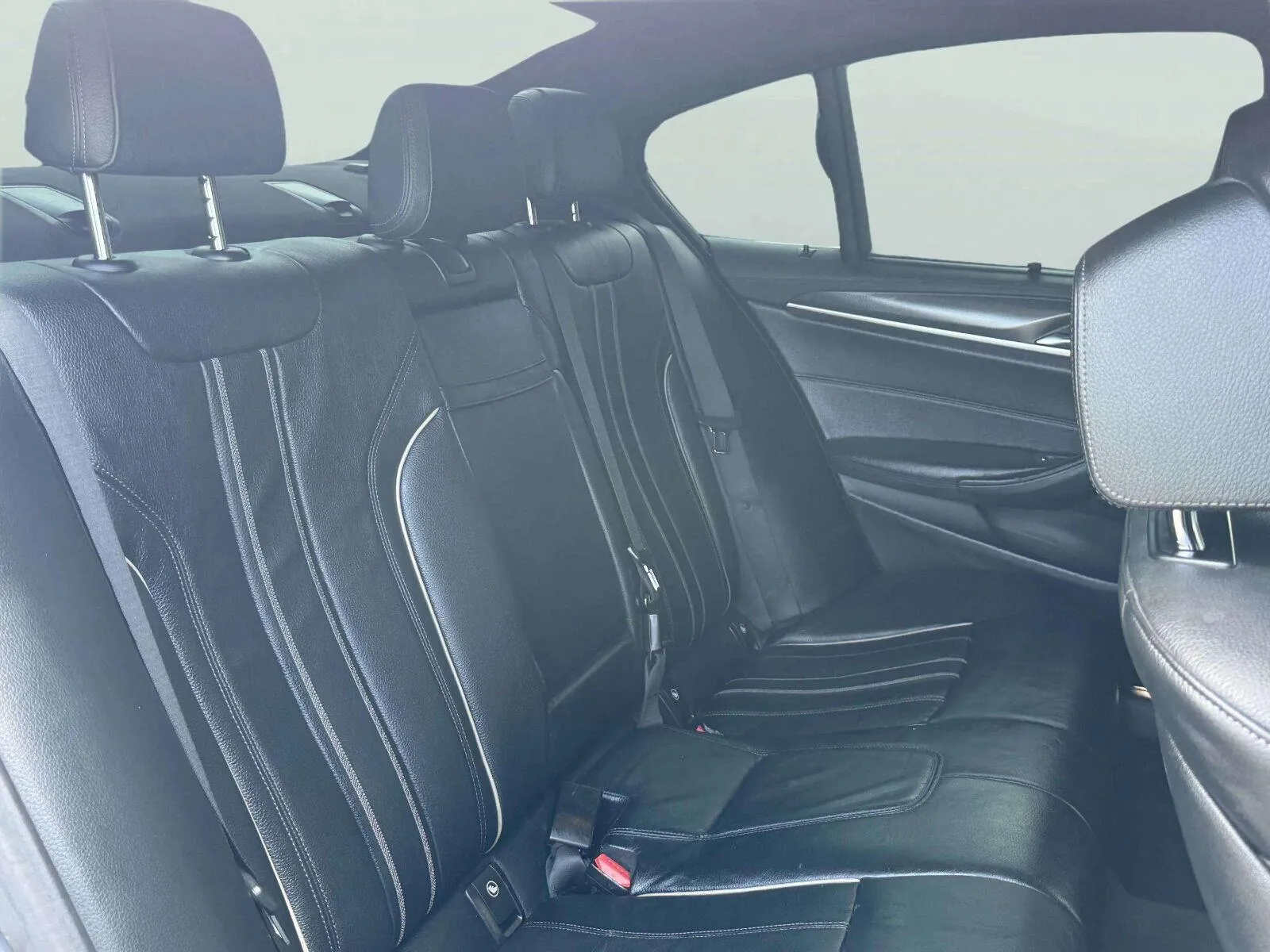 BMW 5 Series photo 35