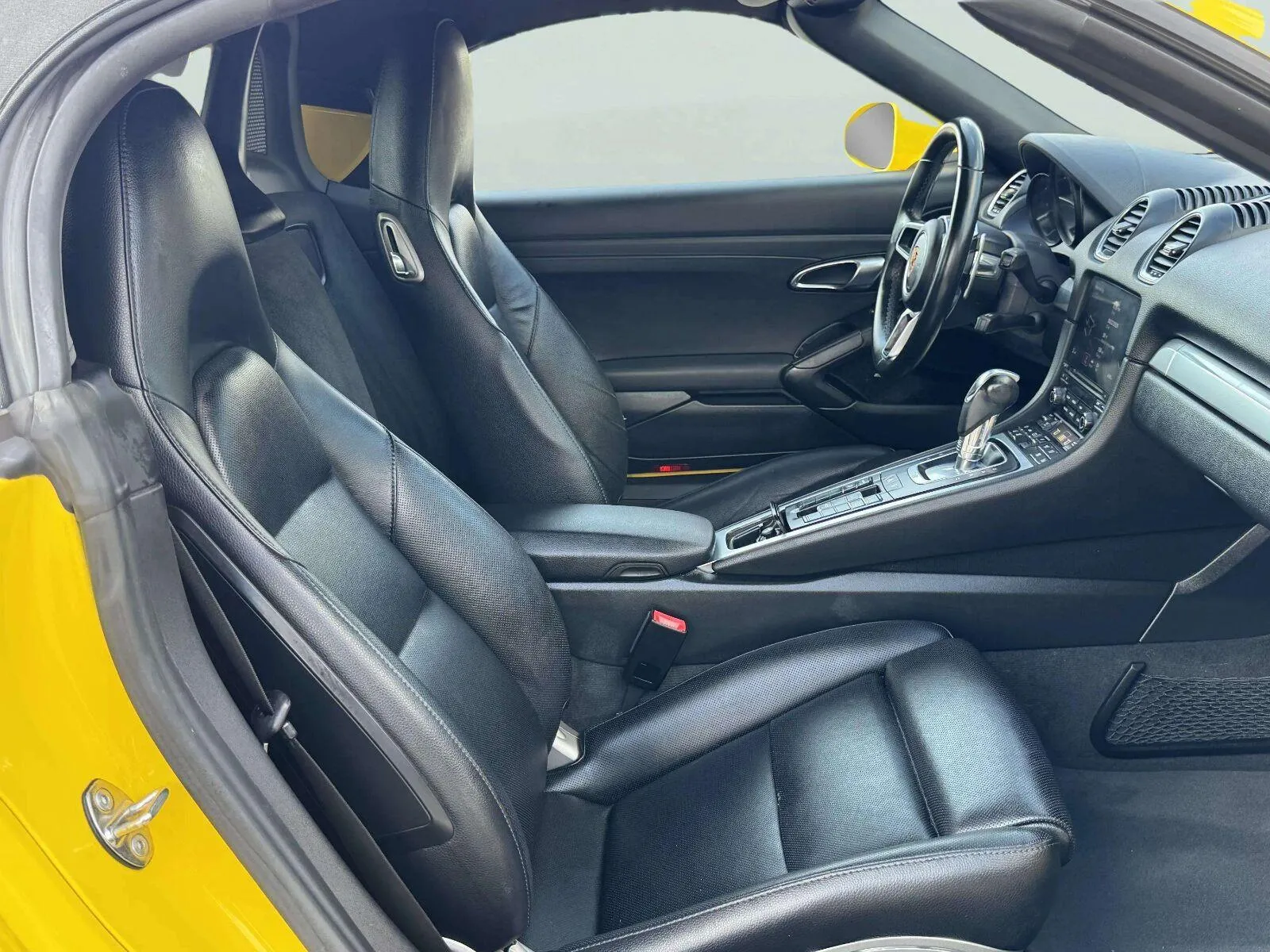 Porsche 718 Boxster photo 30