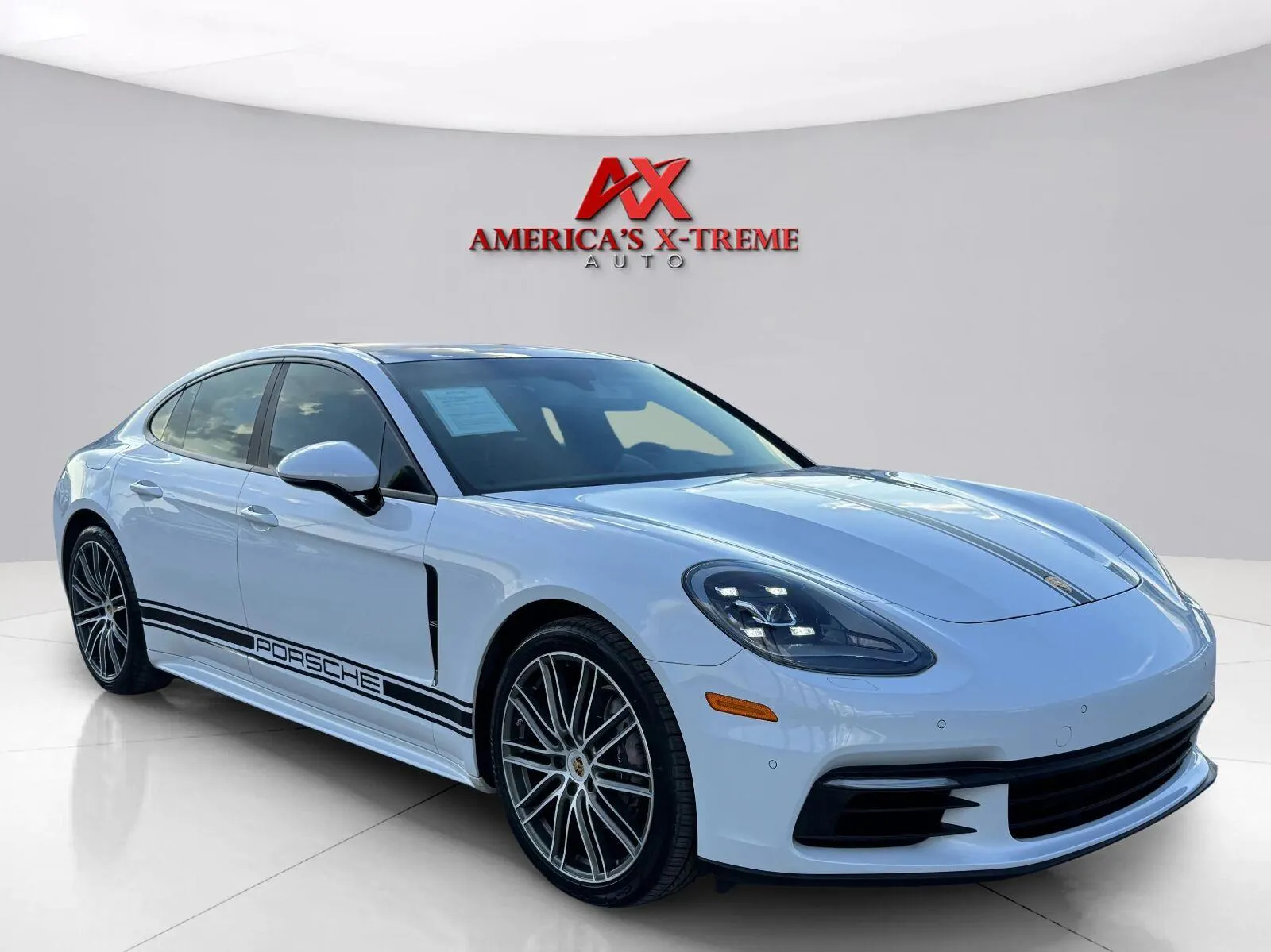 Porsche Panamera photo 8