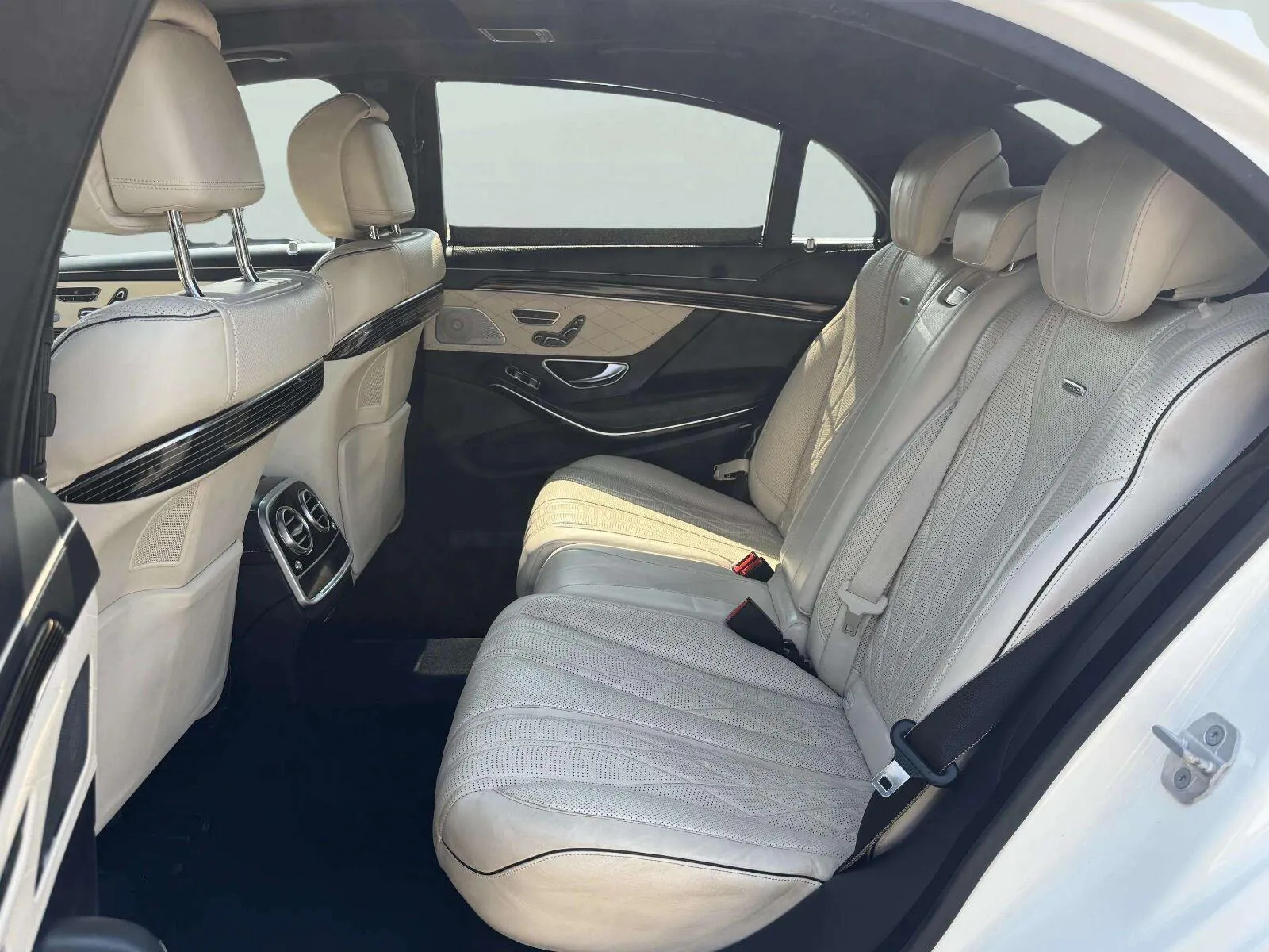 Mercedes-Benz S-Class photo 30