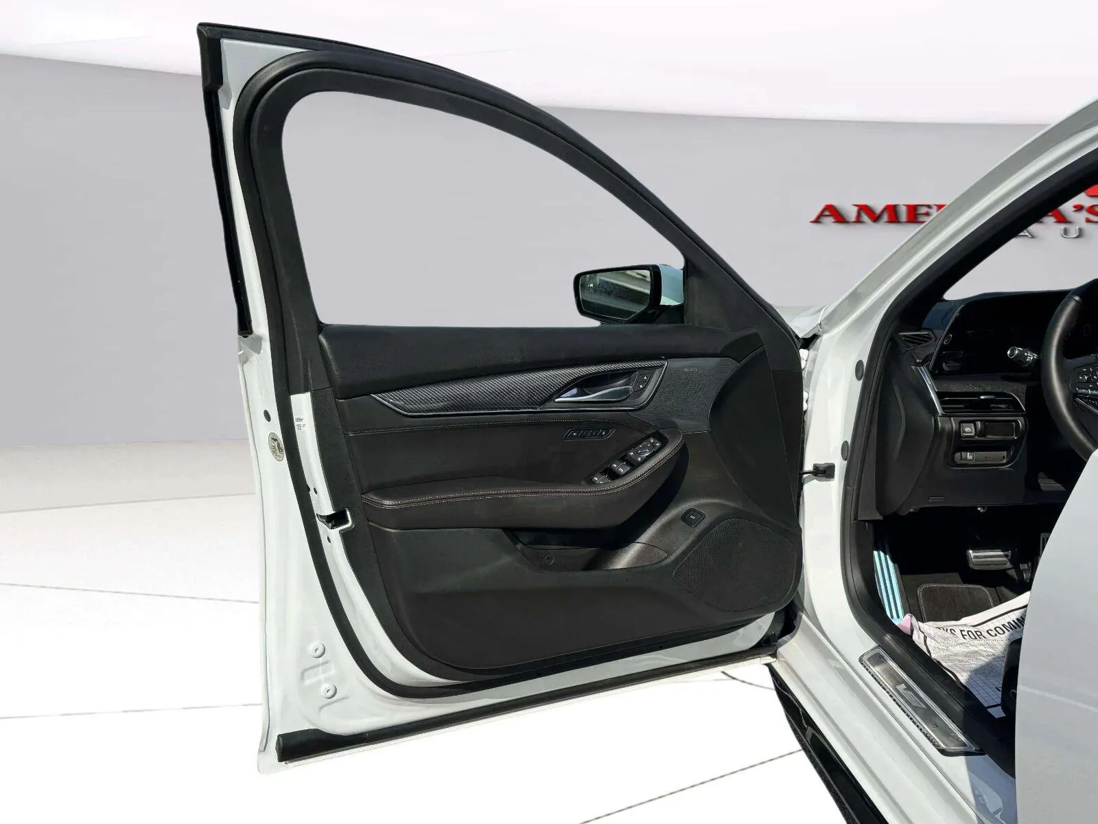 Cadillac Ct5-v photo 11