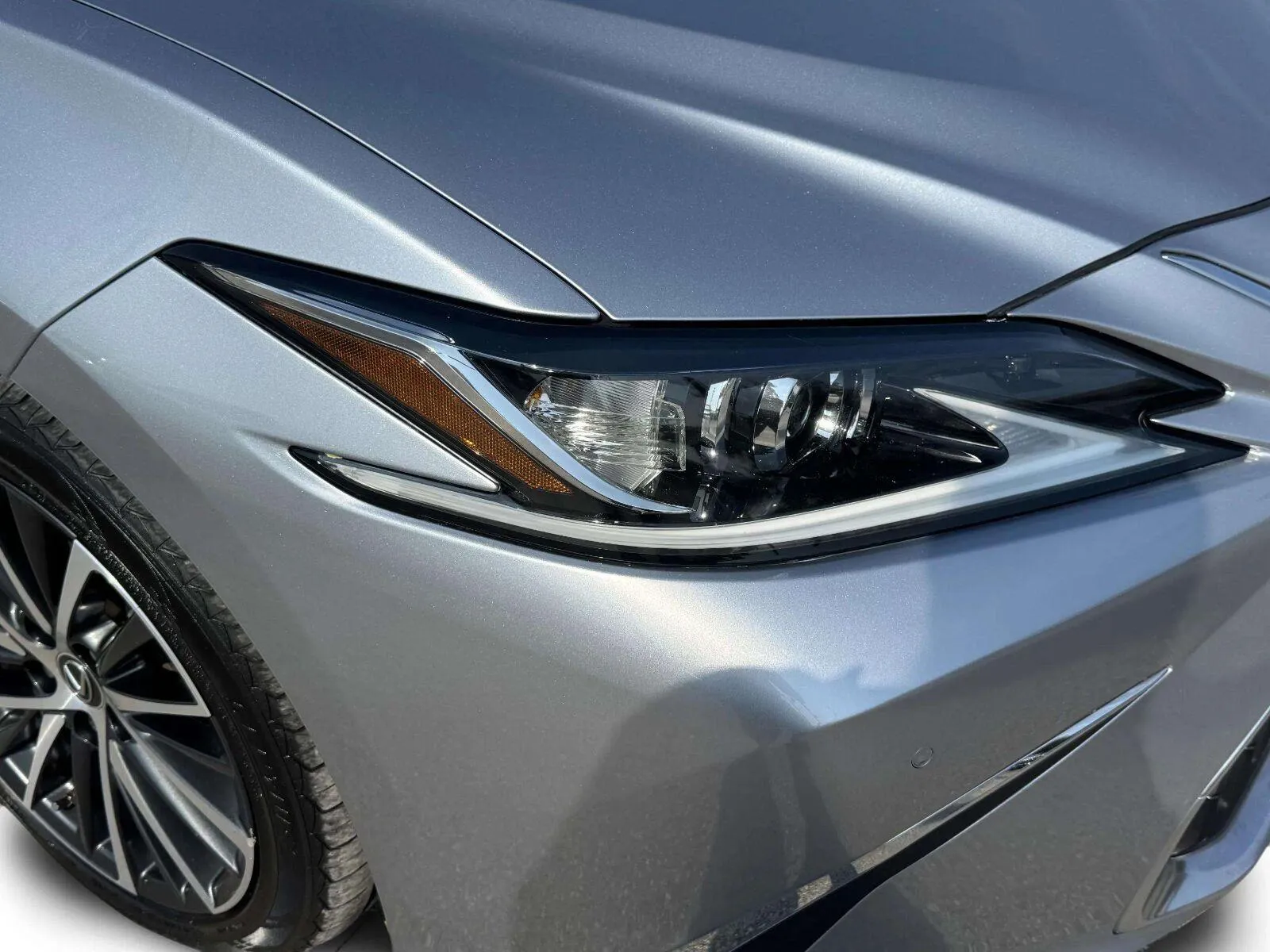 Lexus ES photo 10