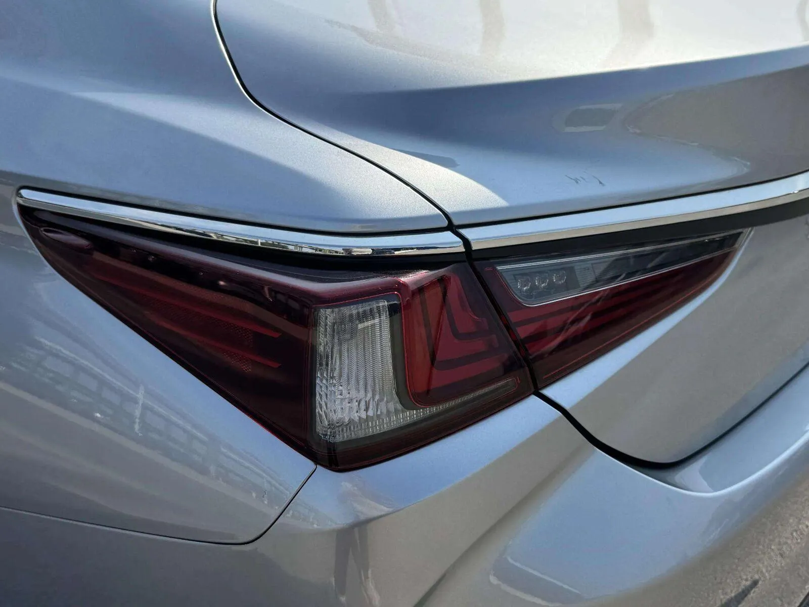 Lexus ES photo 13