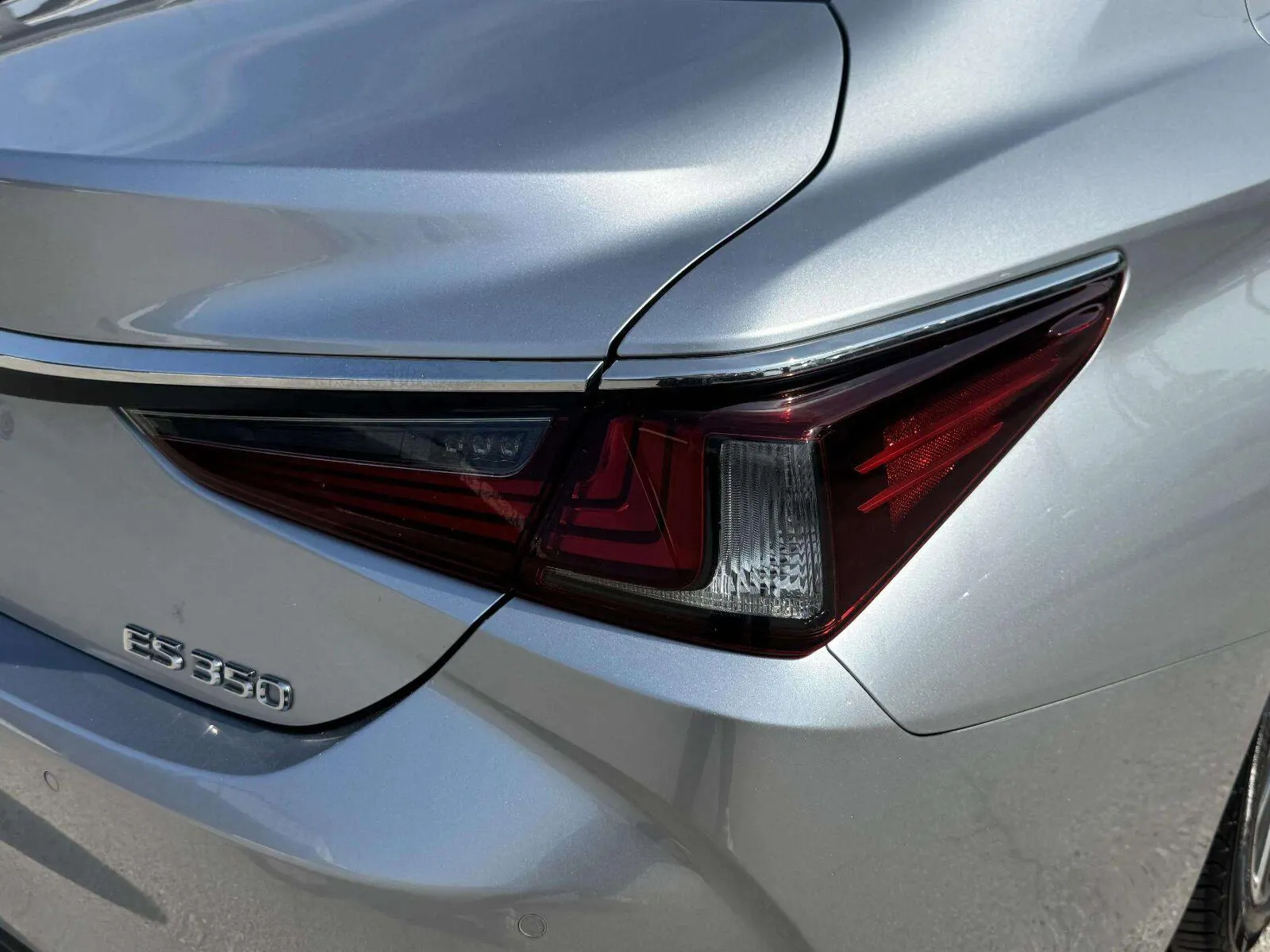 Lexus ES photo 14