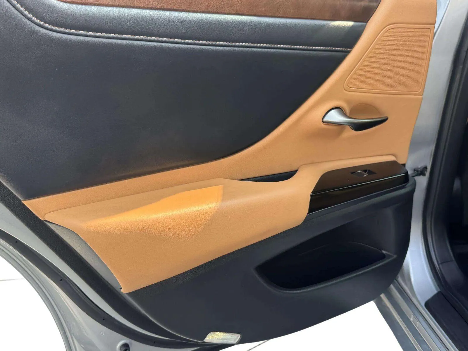 Lexus ES photo 31