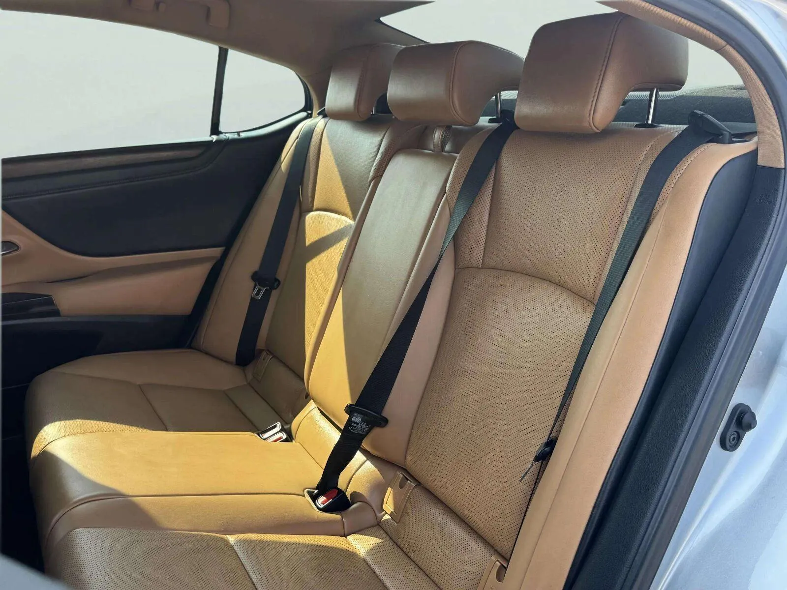 Lexus ES photo 32