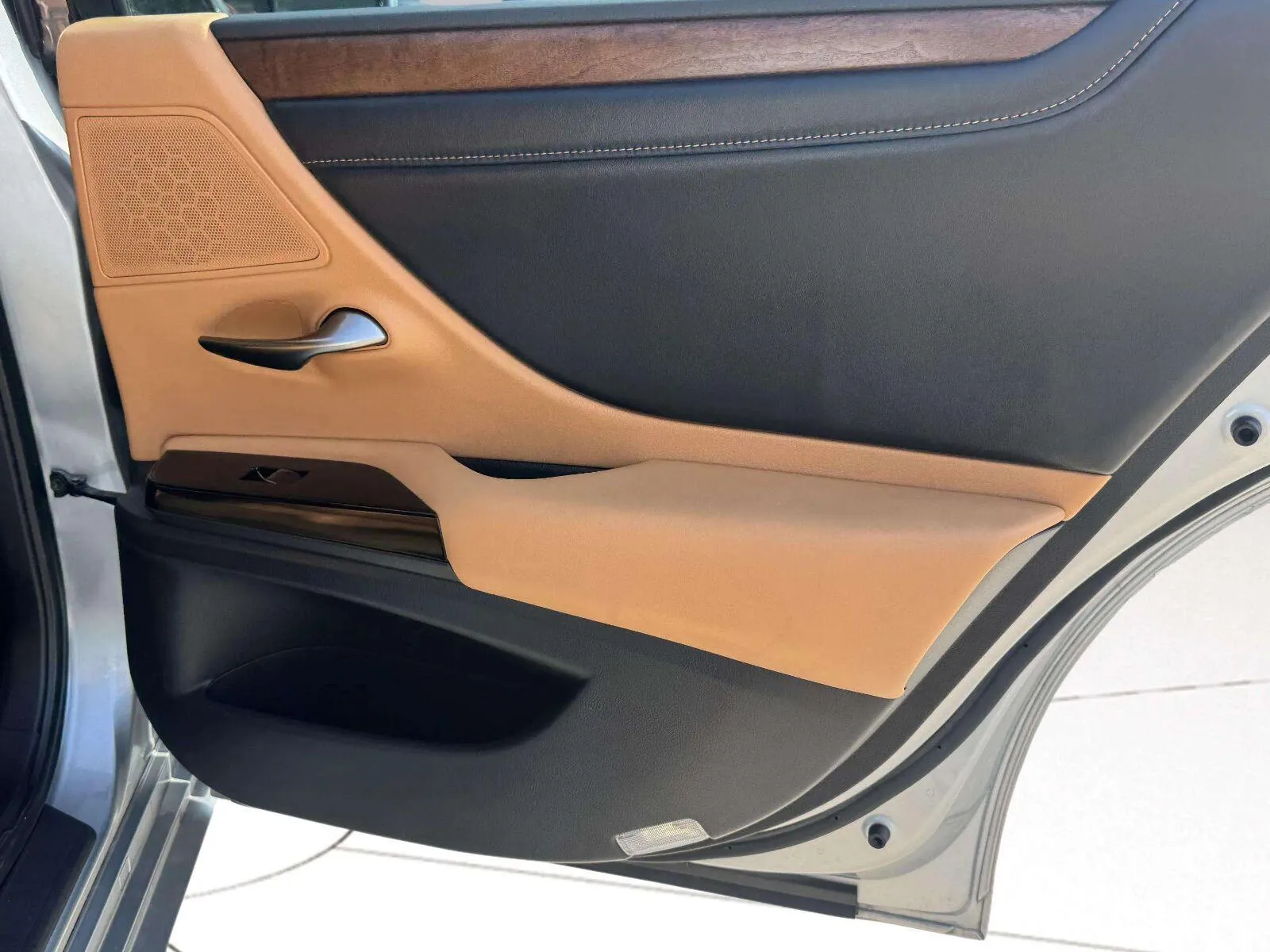 Lexus ES photo 35