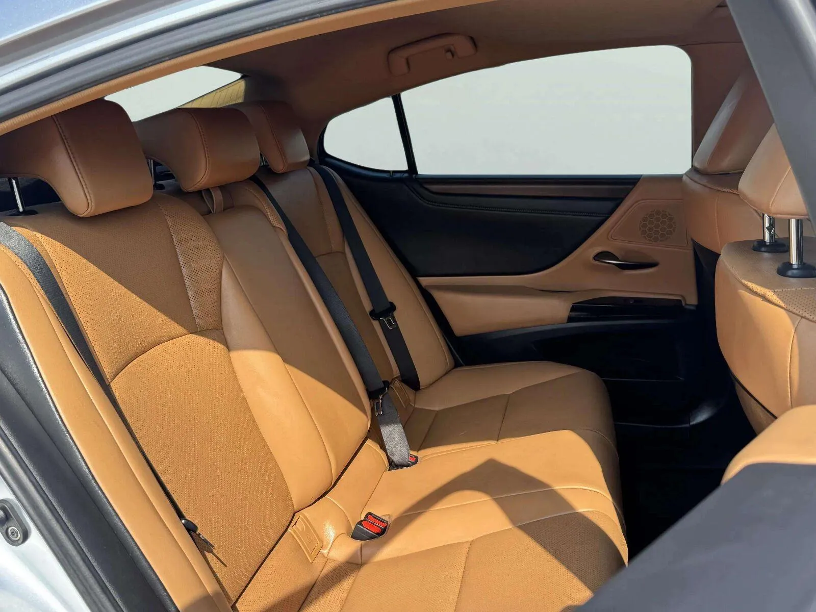 Lexus ES photo 36