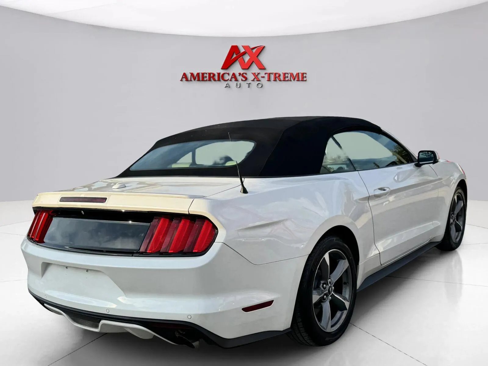 Ford Mustang photo 6