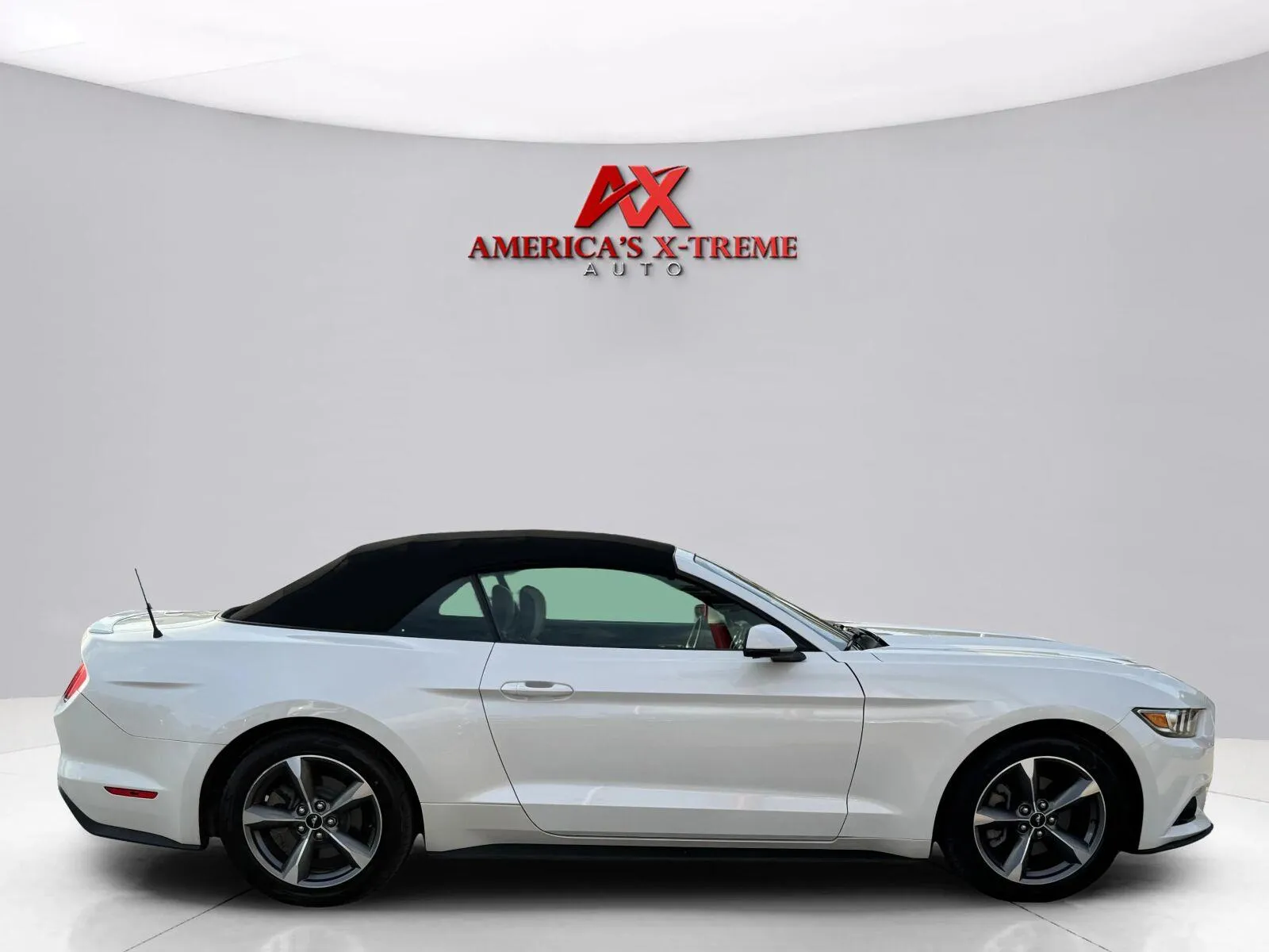 Ford Mustang photo 7