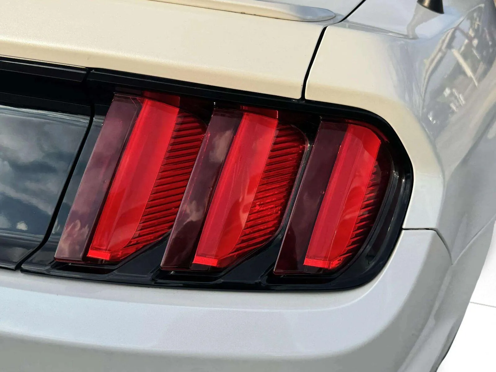 Ford Mustang photo 15
