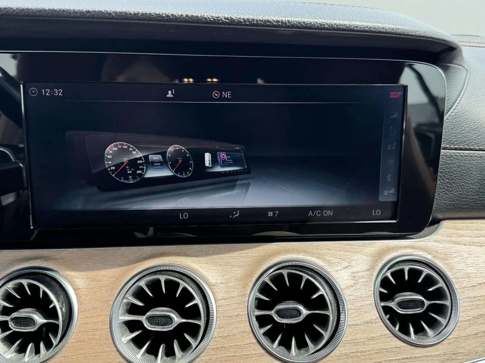 Mercedes-Benz E-Class photo 20