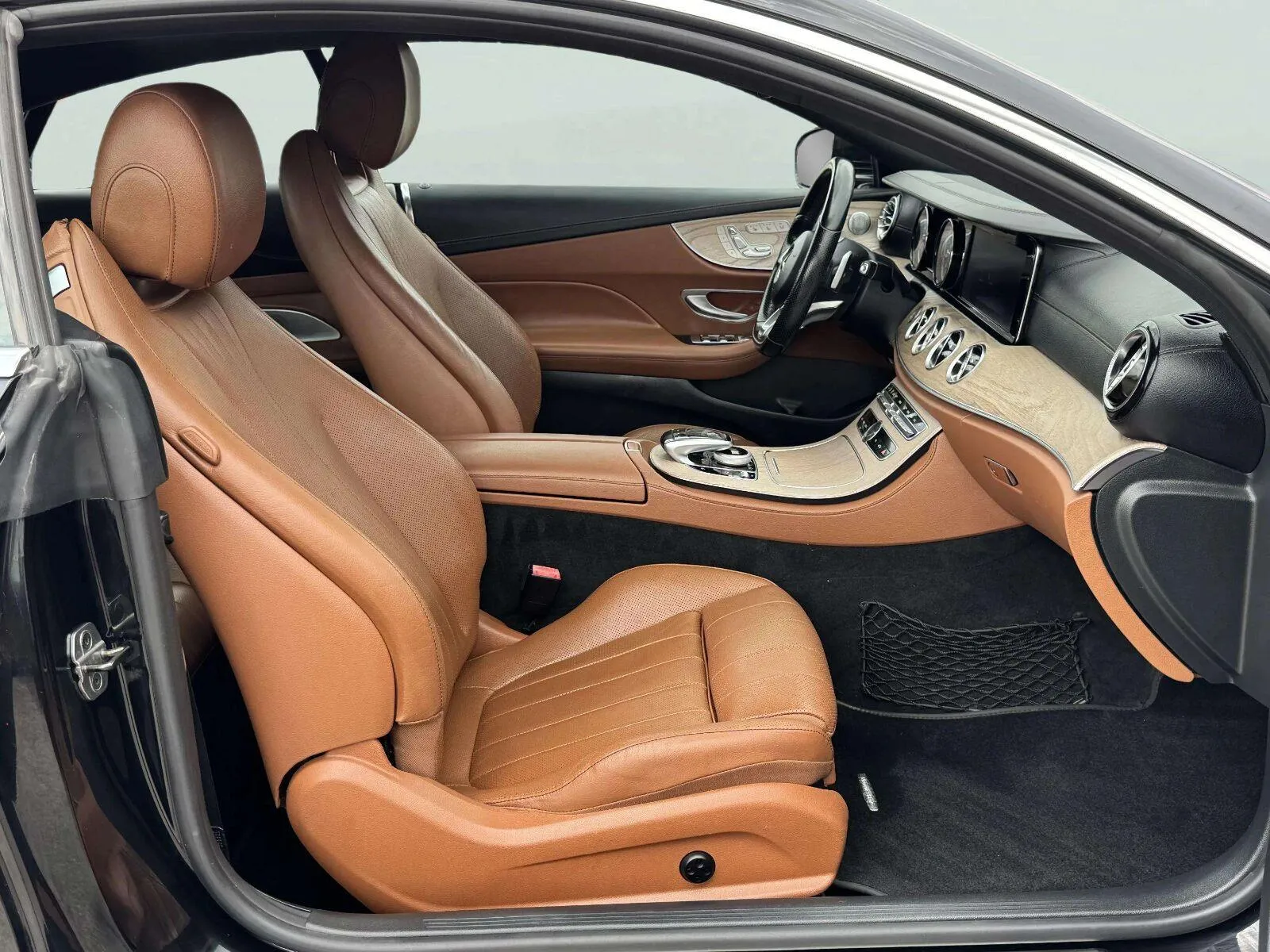 Mercedes-Benz E-Class photo 29