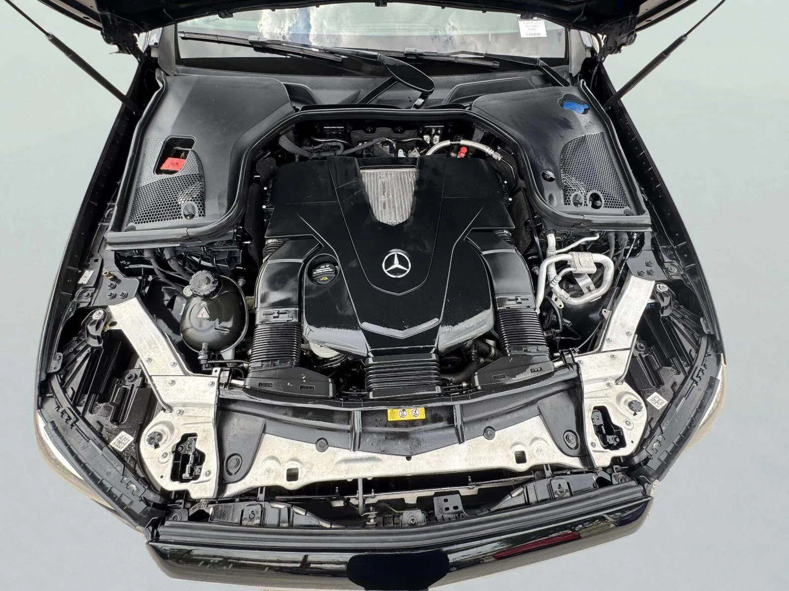 Mercedes-Benz E-Class photo 38