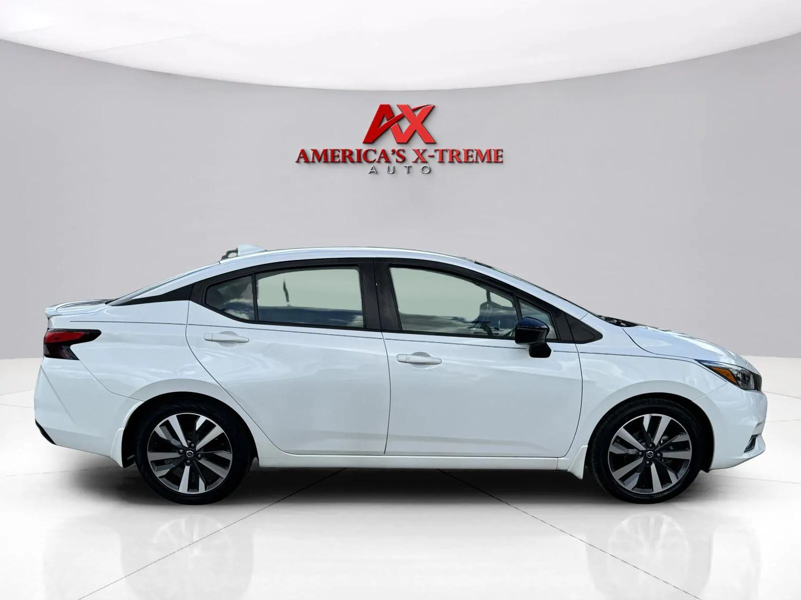Nissan Versa photo 6