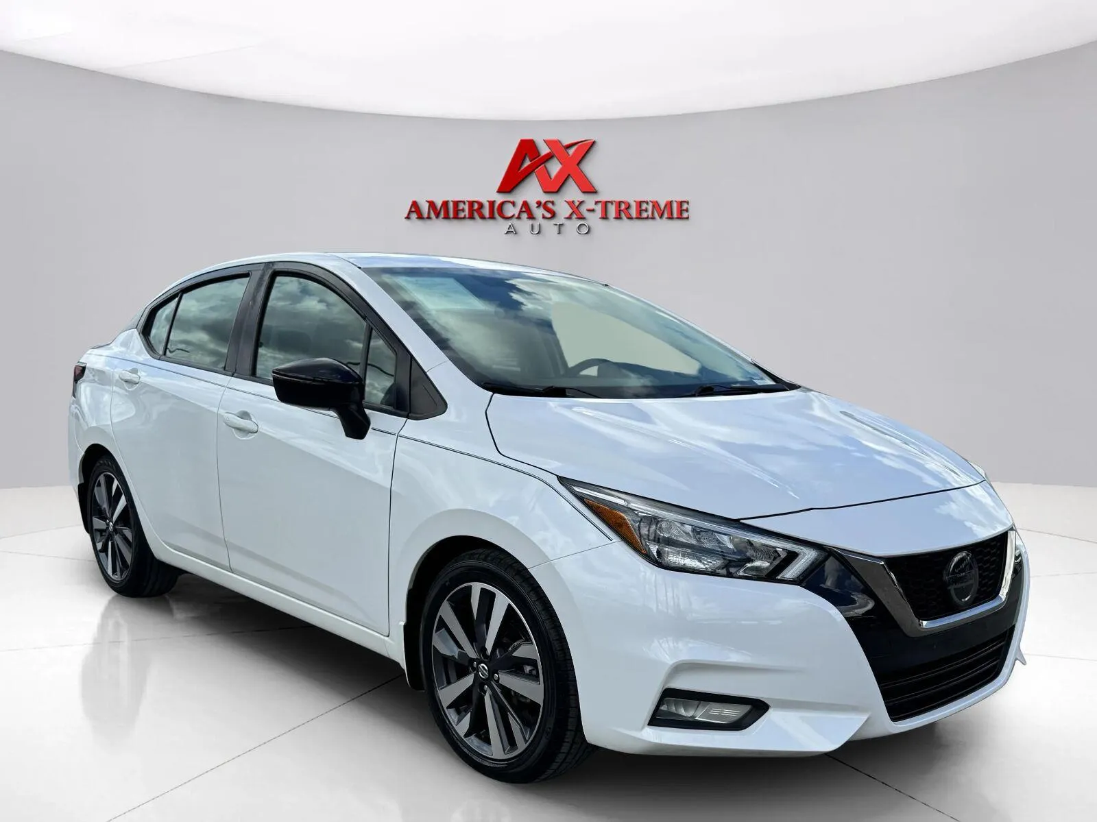 Nissan Versa photo 7